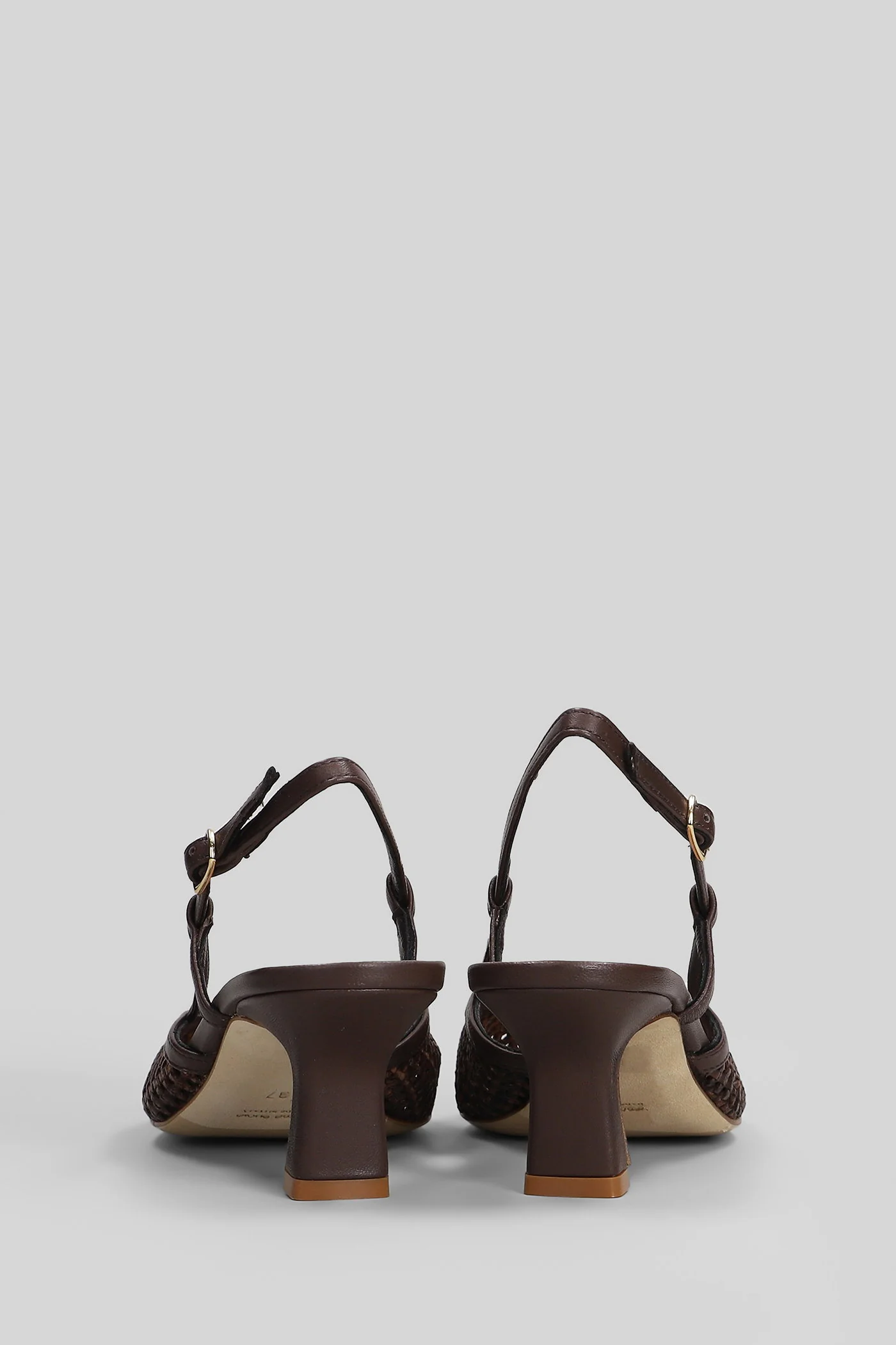 Pumps in dark brown leather - Image 4