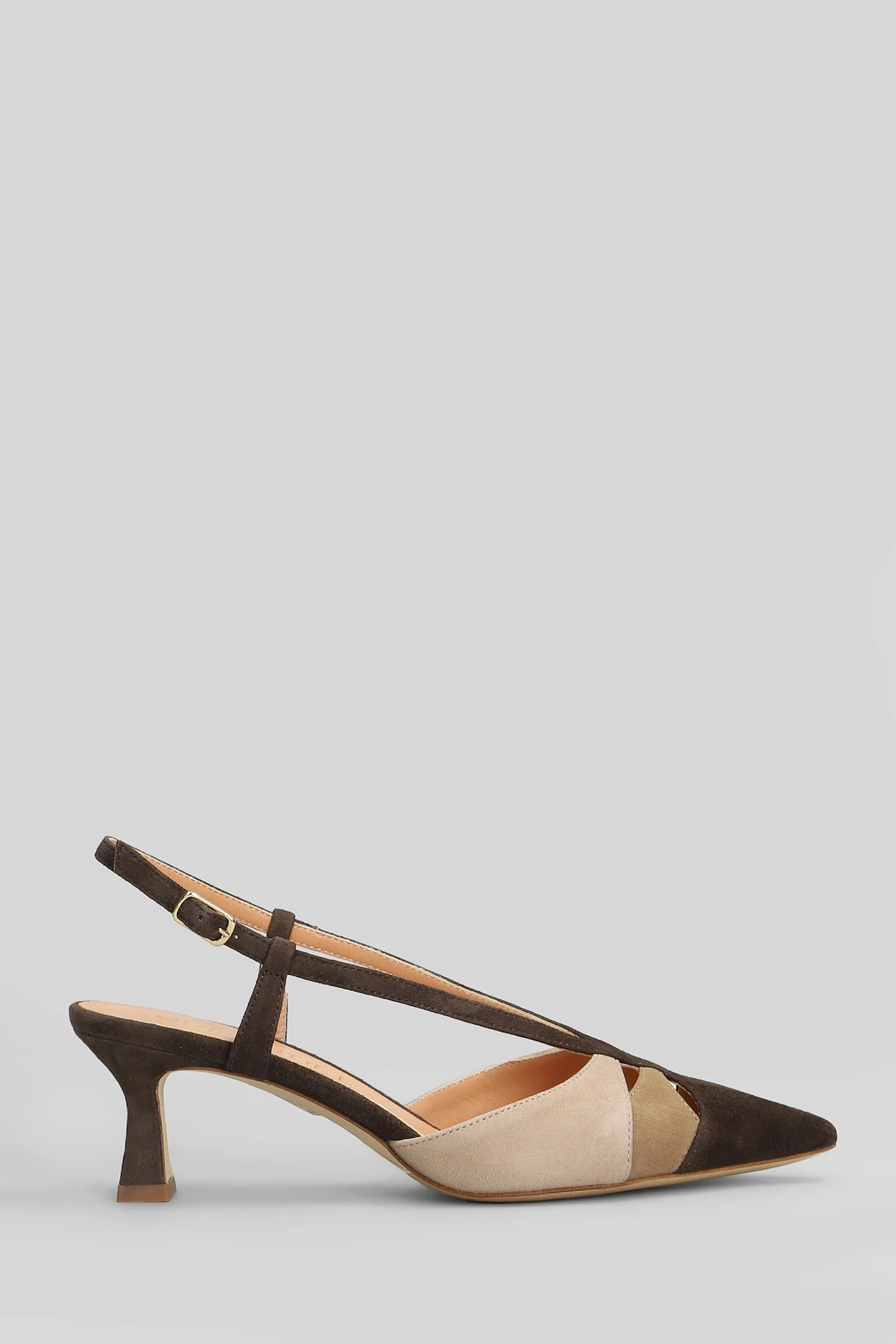 Pumps in dark brown suede
