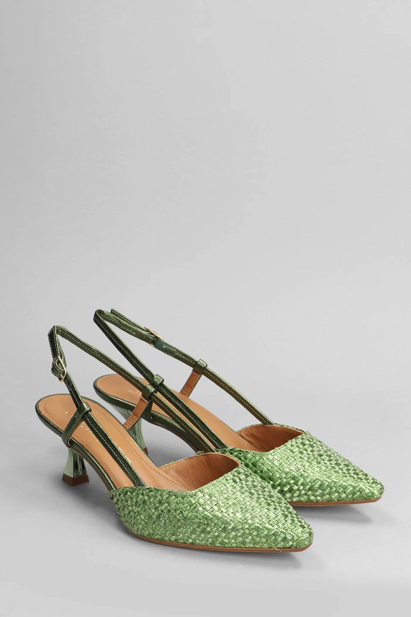 Pumps in green leather - Image 2