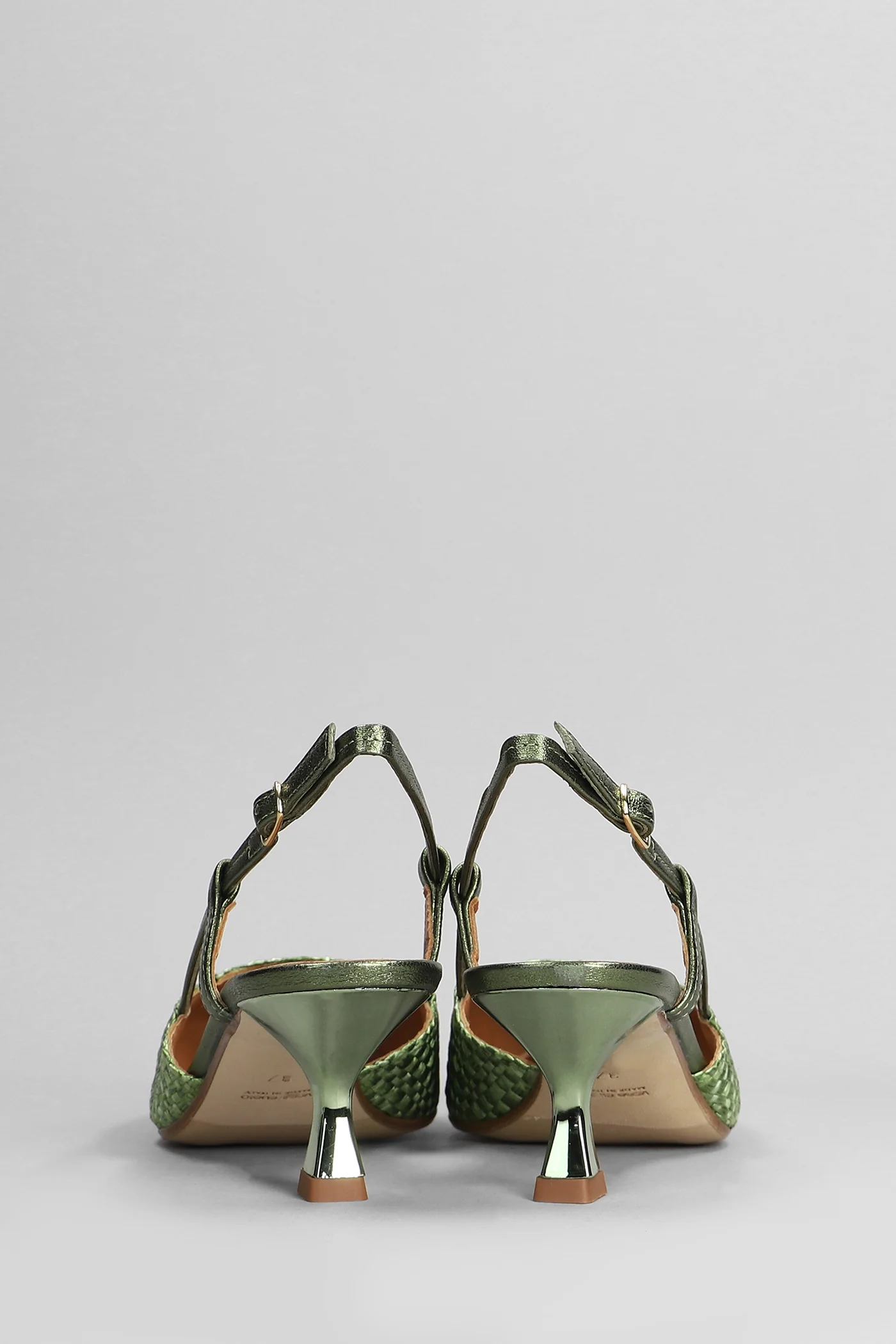 Pumps in green leather - Image 4
