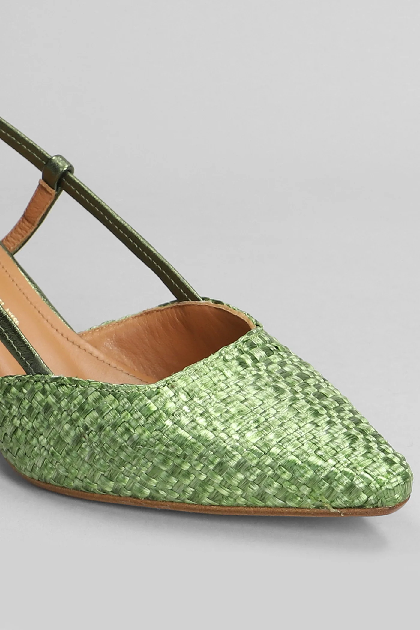 Pumps in green leather - Image 5