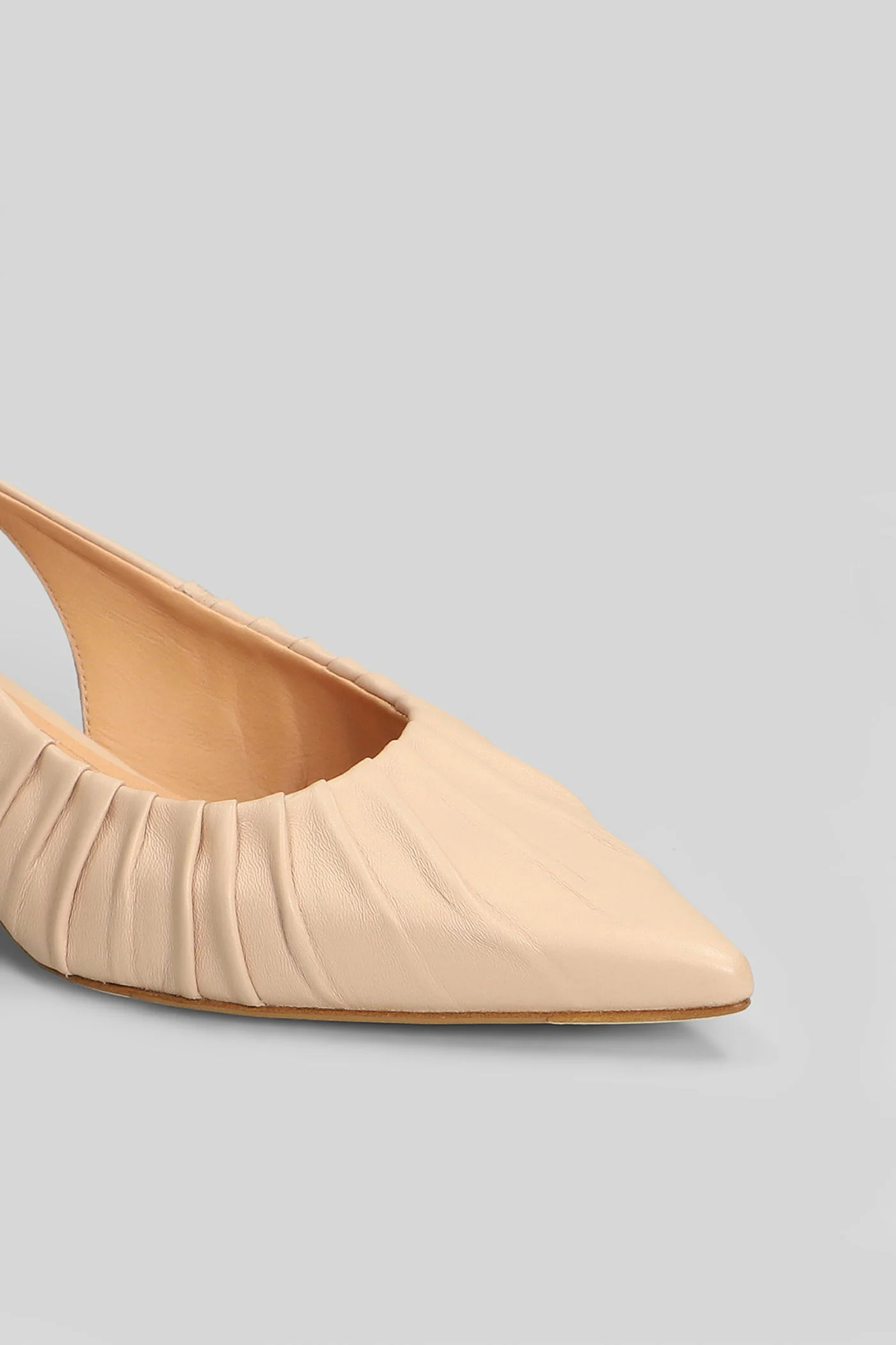 Pumps in powder leather - Image 5