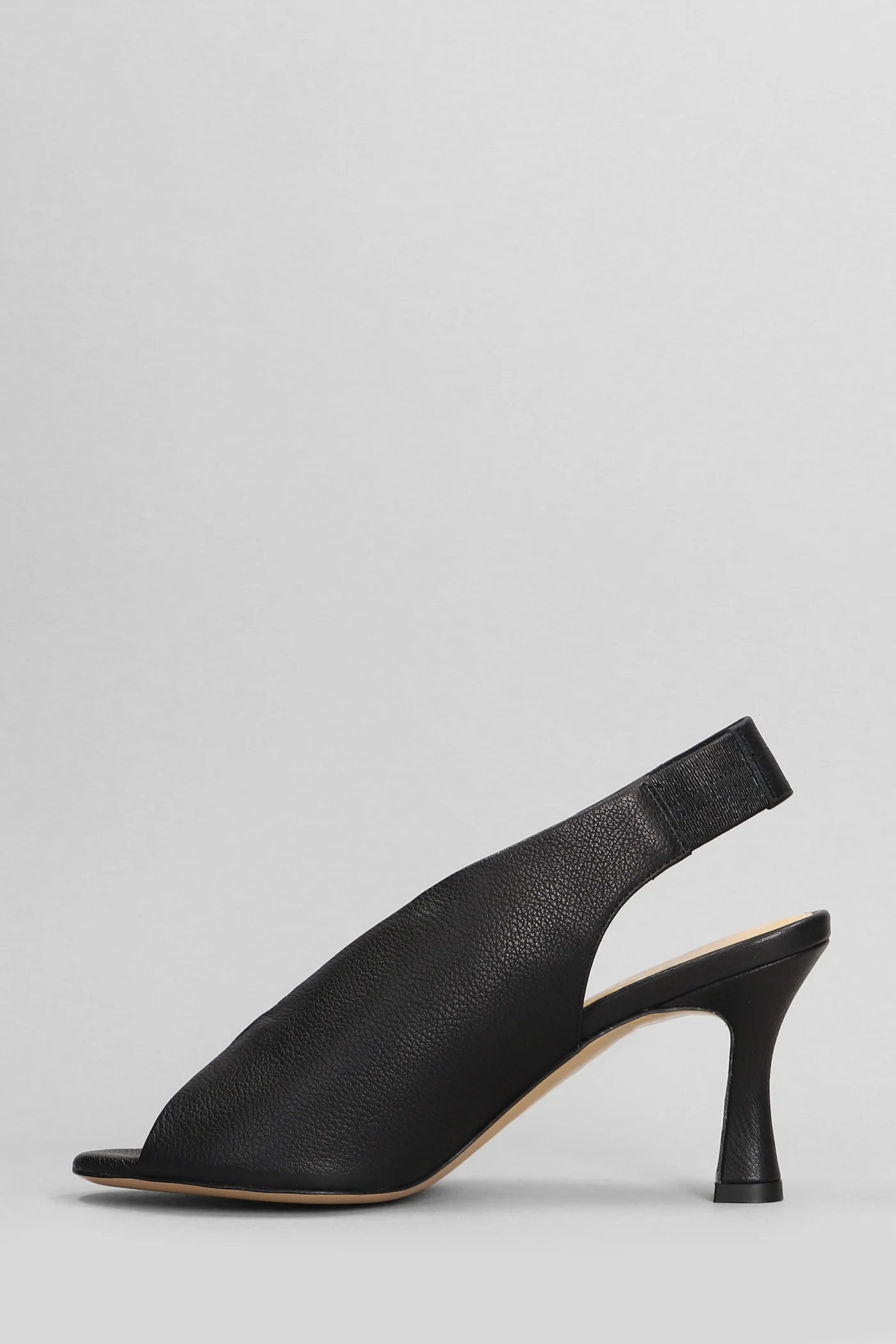 Sandals in black leather - Image 3
