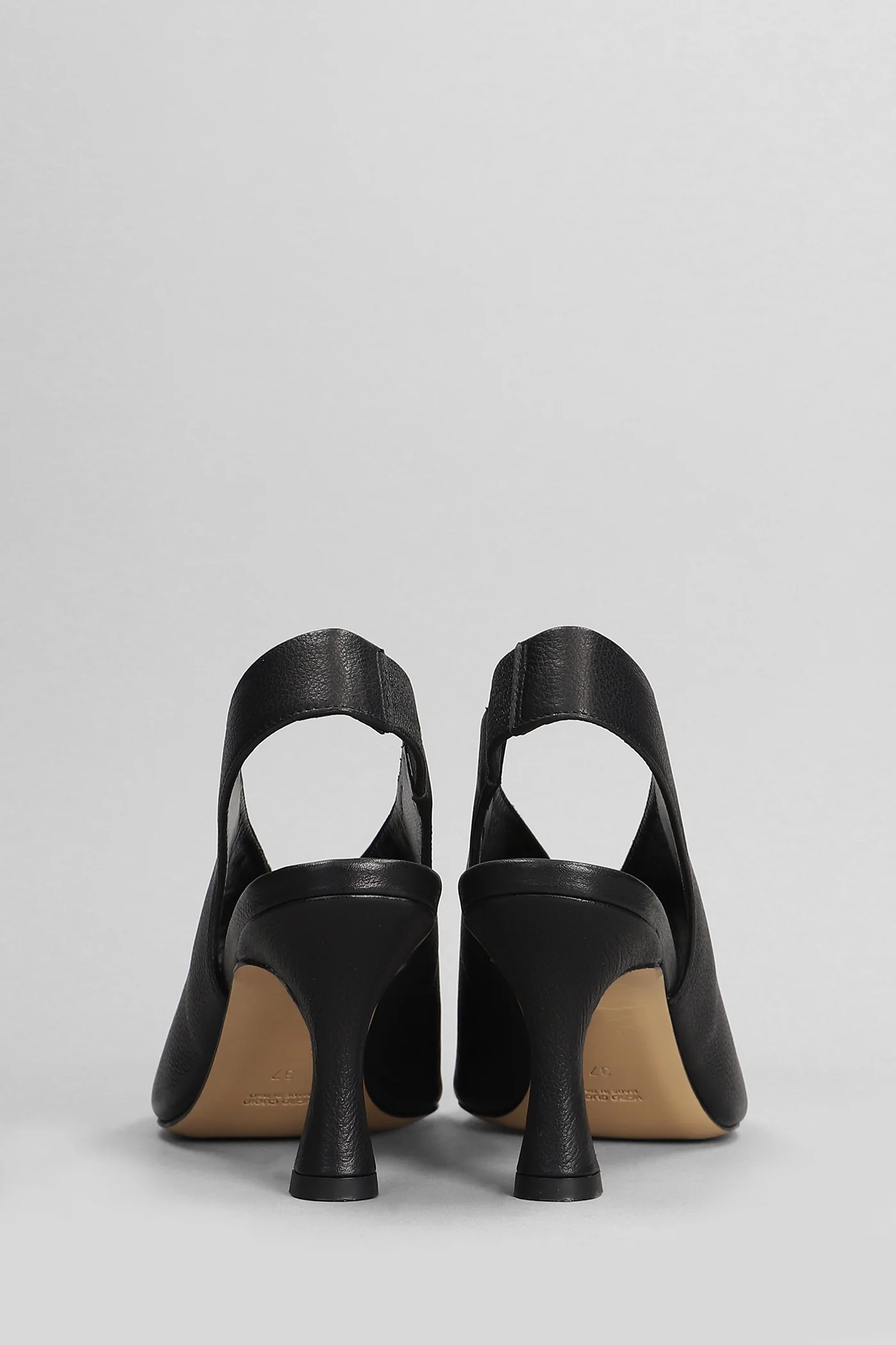 Sandals in black leather - Image 4