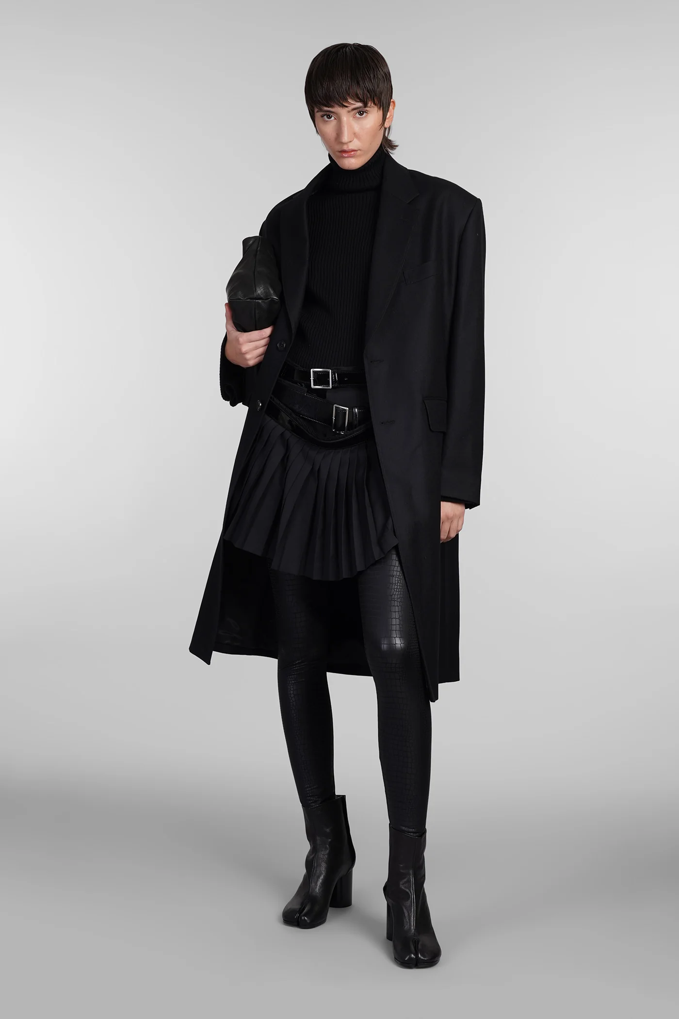 Coat in black wool - Image 2