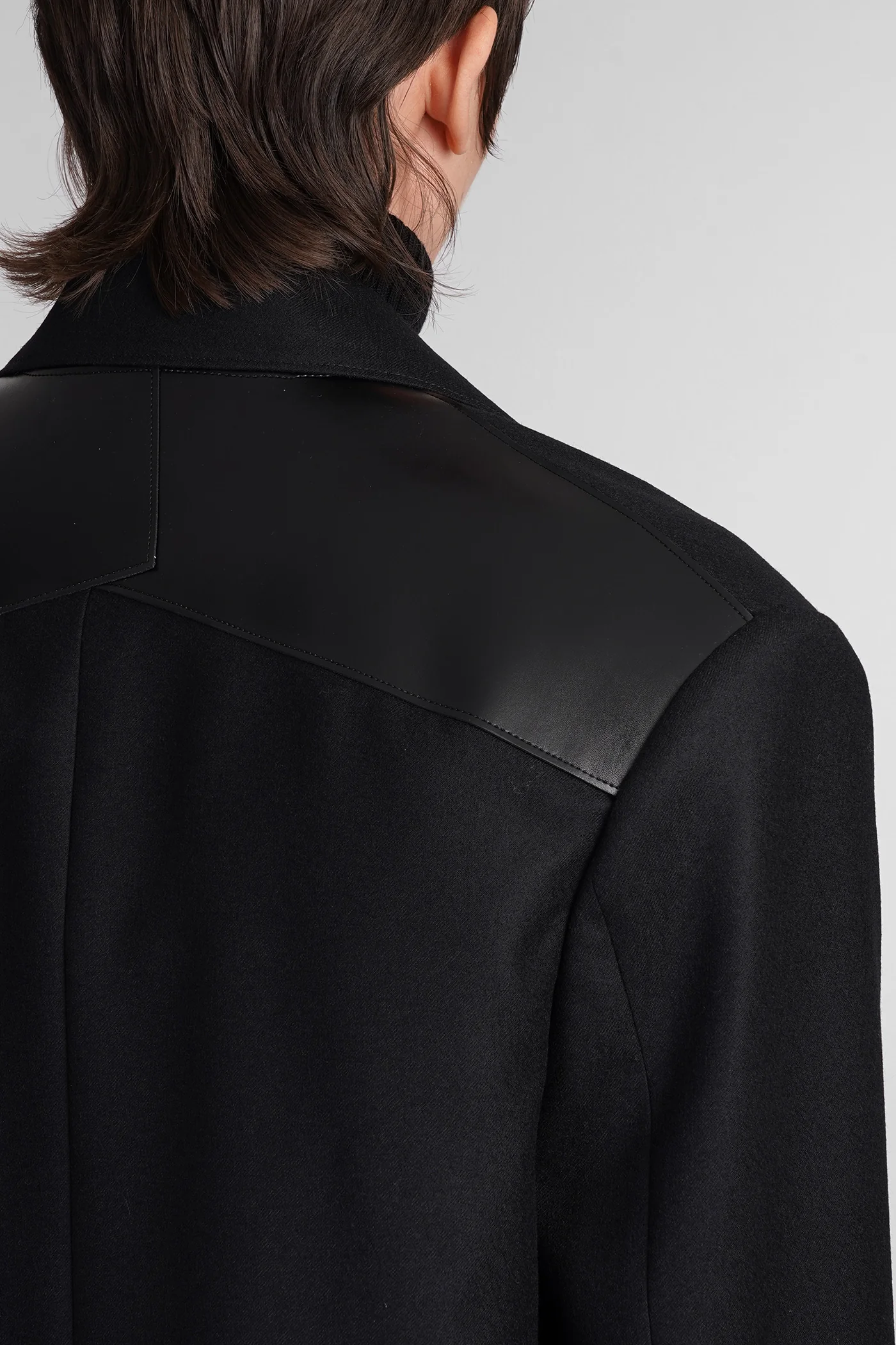 Coat in black wool - Image 5
