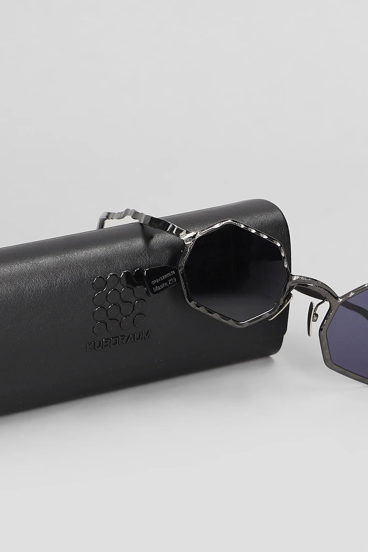 Z19 Sunglasses in black metal alloy - Image 16