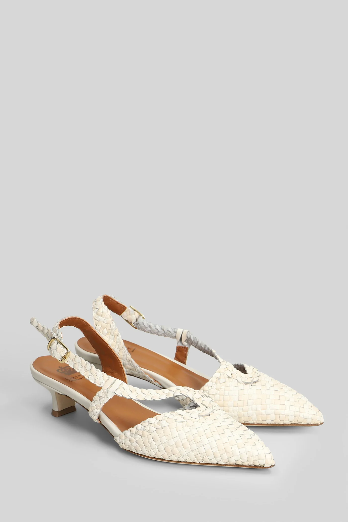 Pumps in beige leather - Image 2