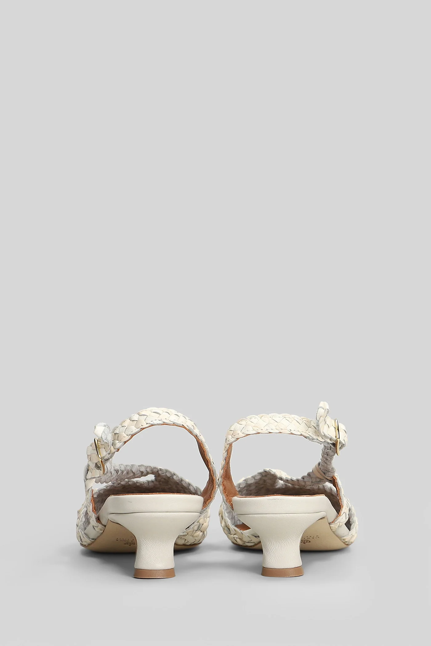 Pumps in beige leather - Image 4
