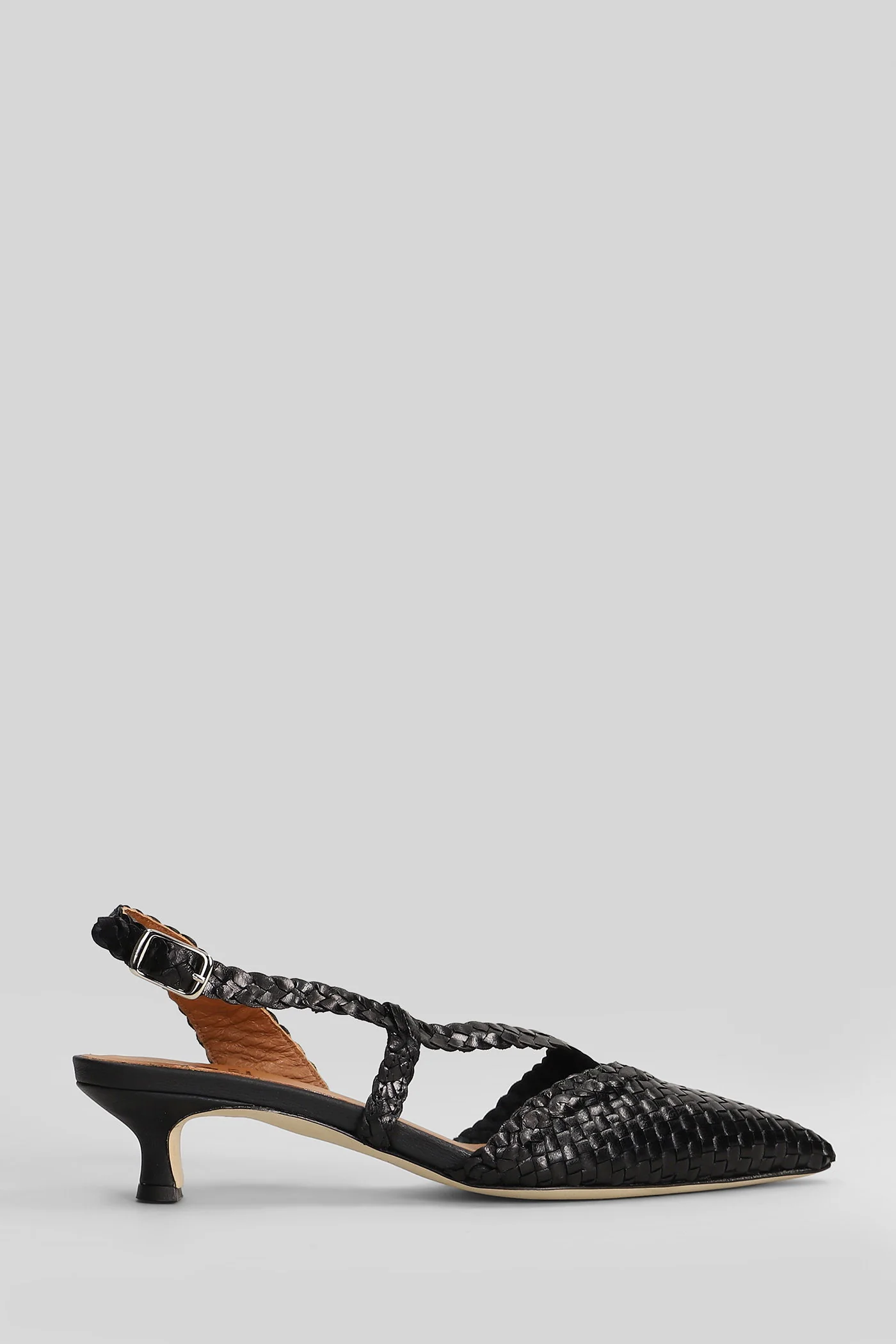 Pumps in black leather