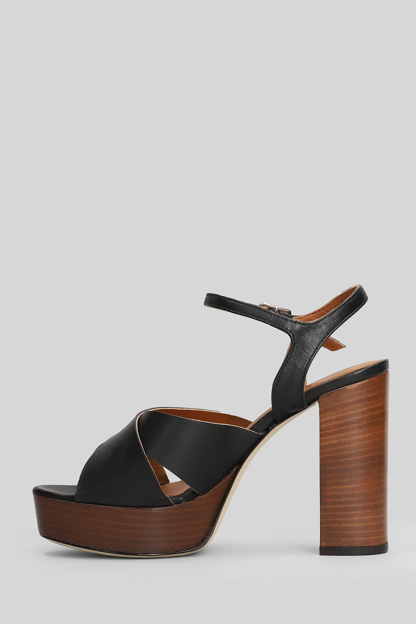 Sandals in black leather - Image 3
