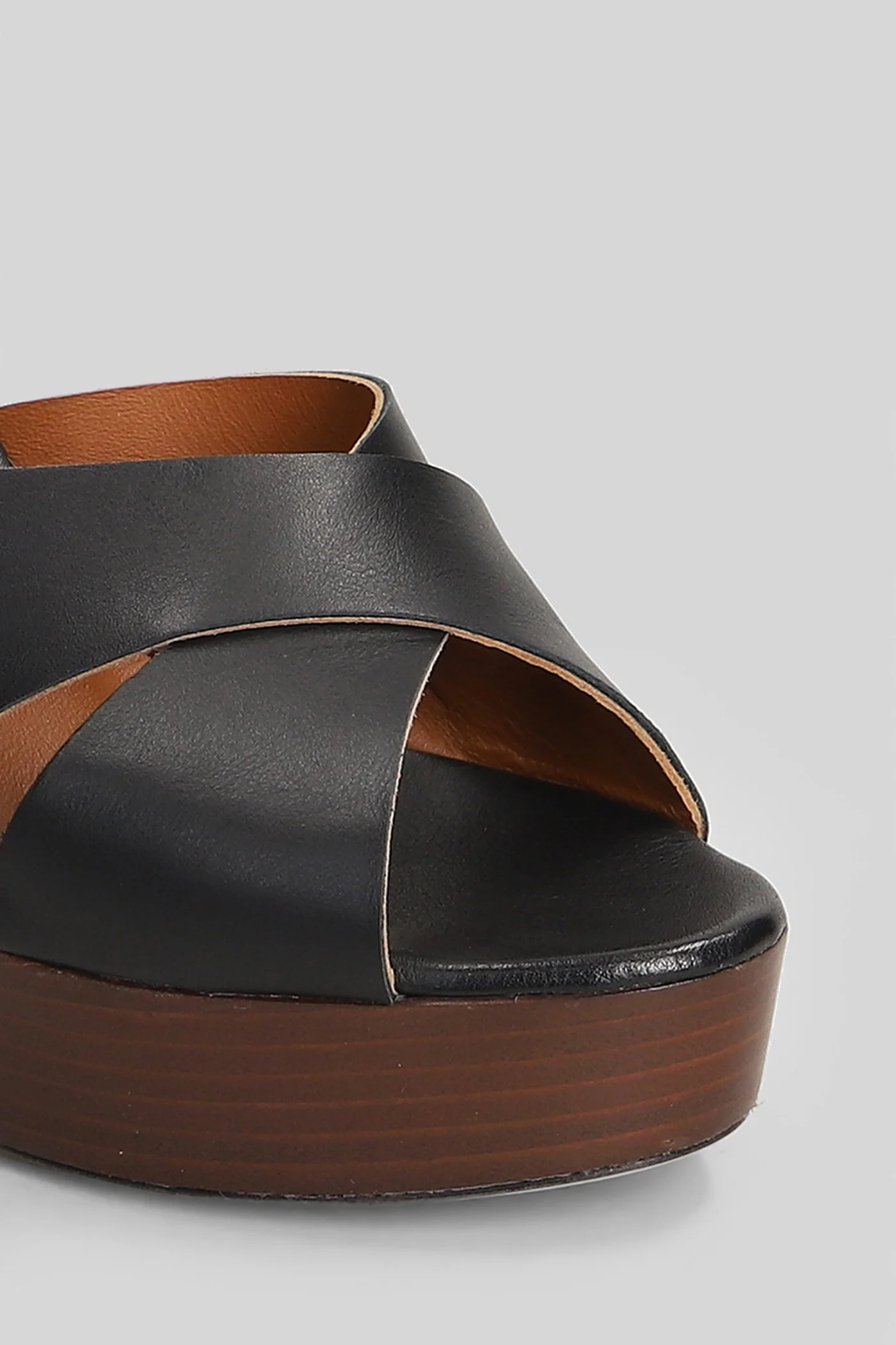 Sandals in black leather - Image 5