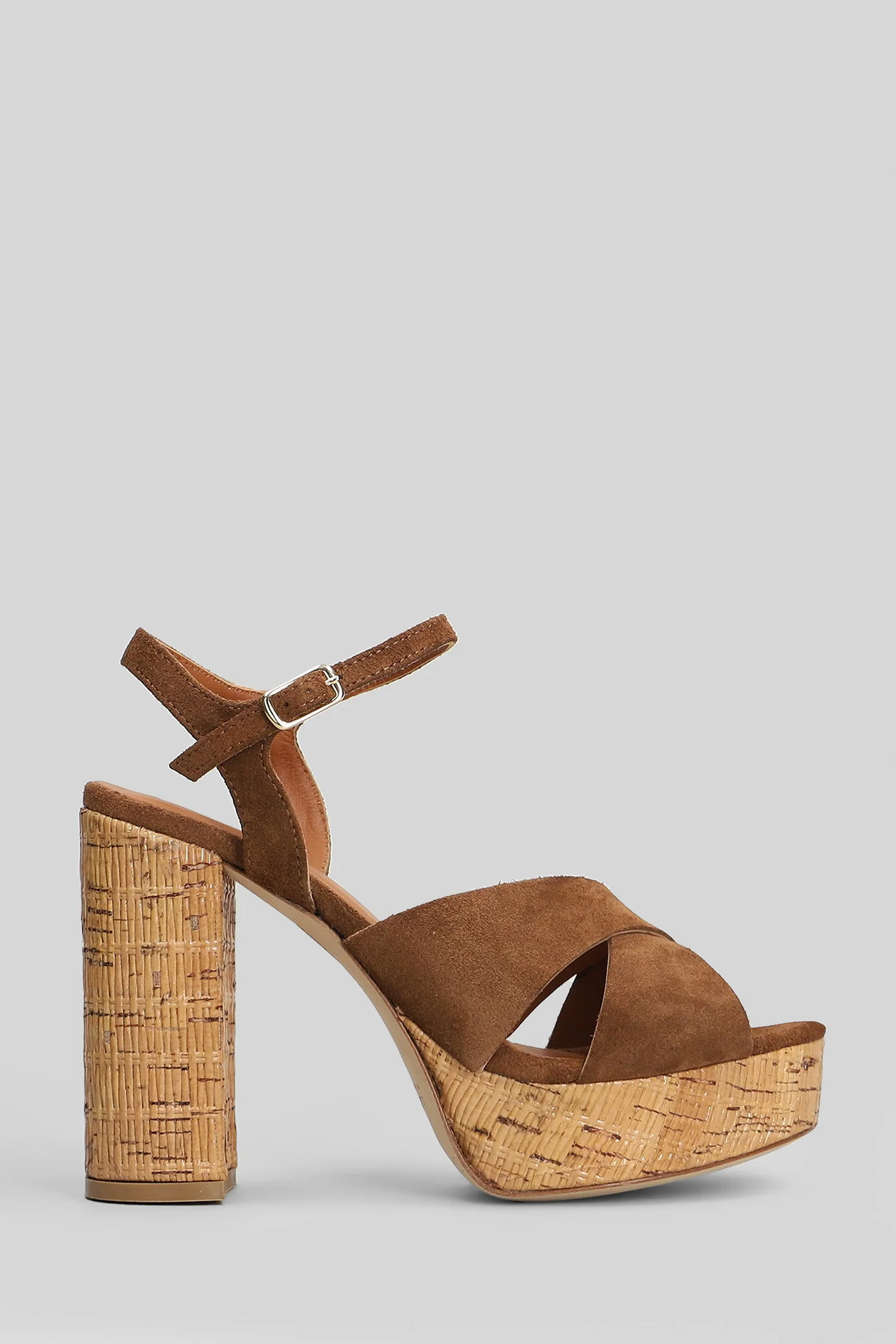 Sandals in leather color suede