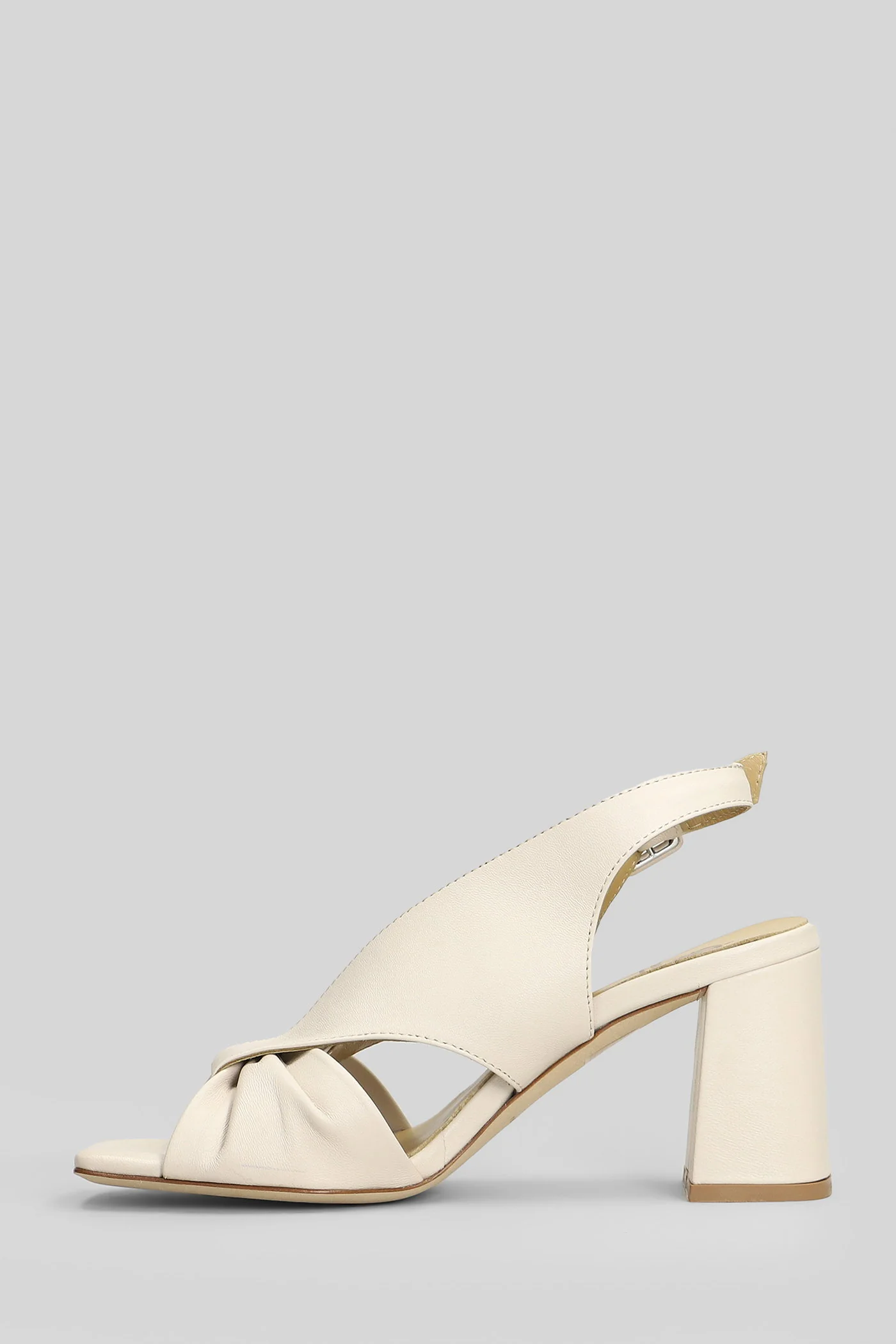 Sandals in white leather - Image 3