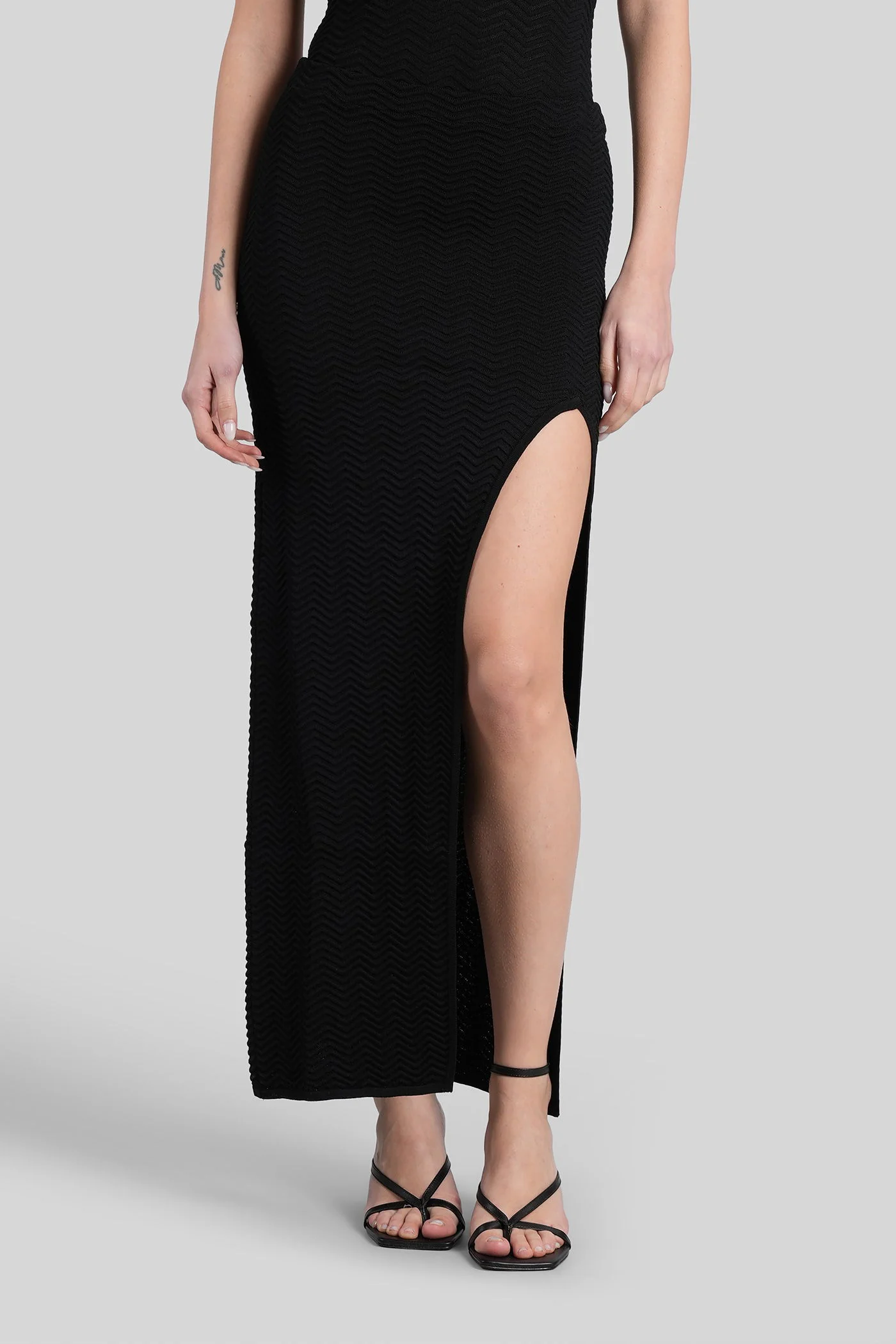 Skirt in black viscose