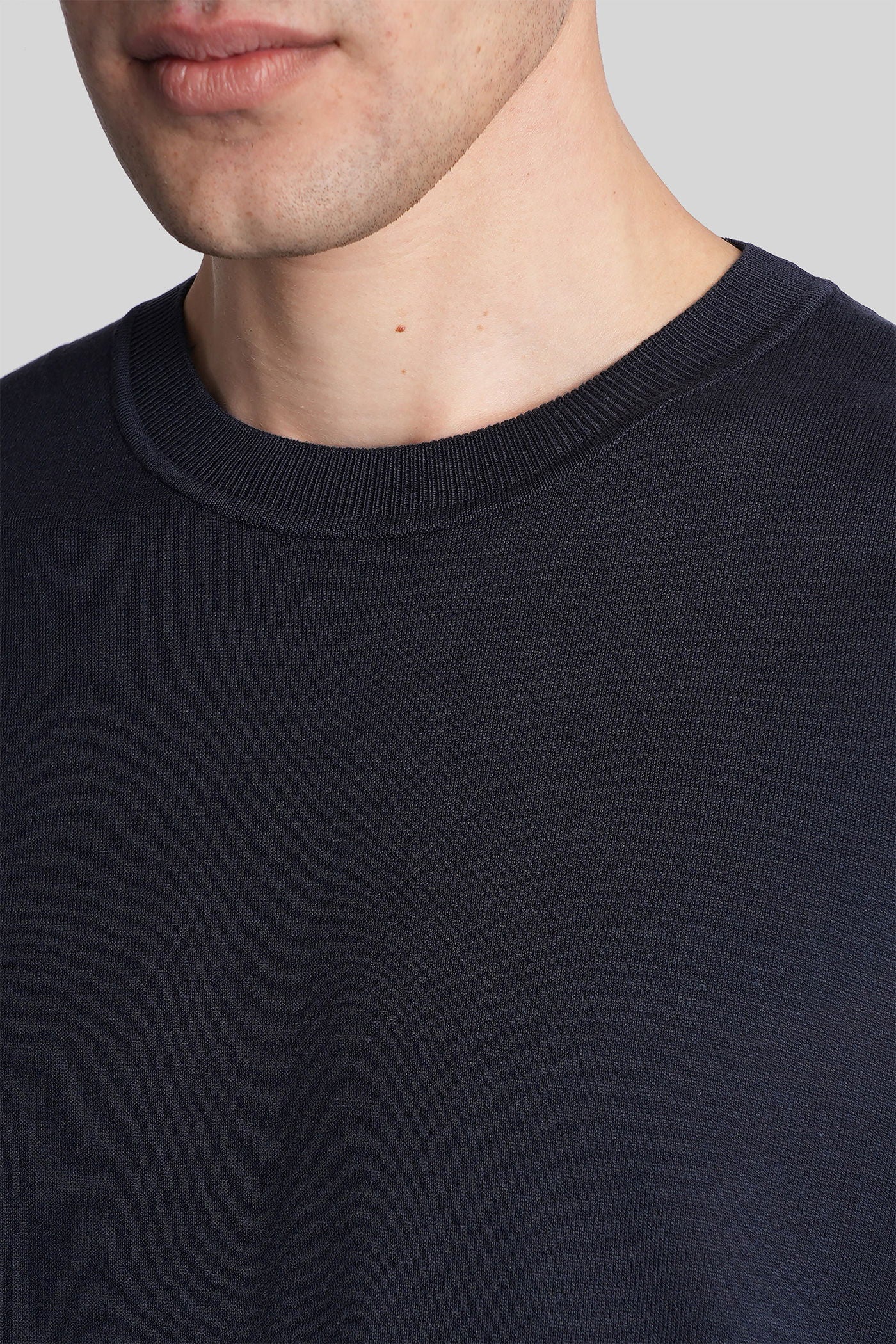 T-Shirt in blue silk - Image 5