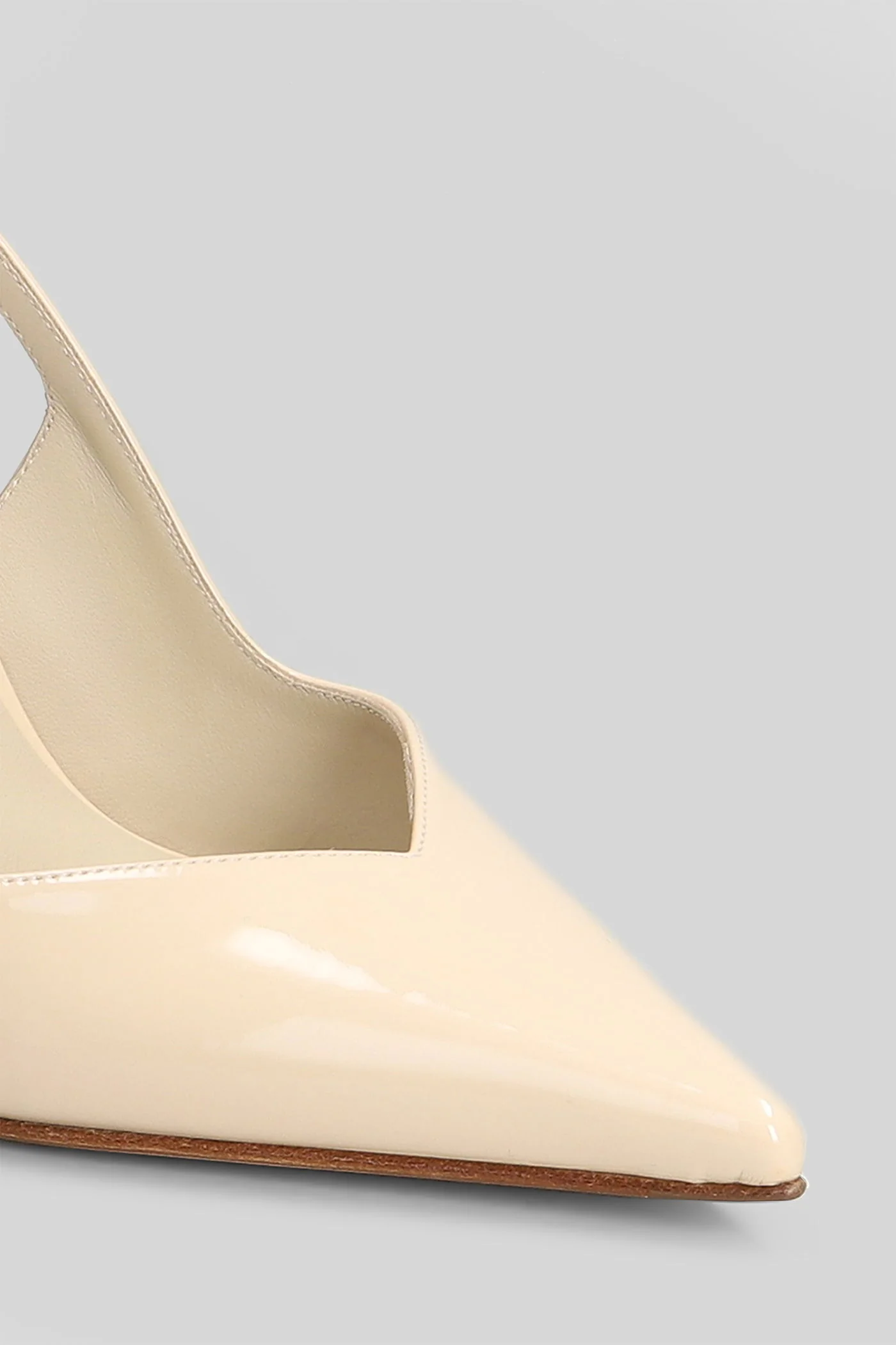 Vivienne Pumps in beige patent leather - Image 30