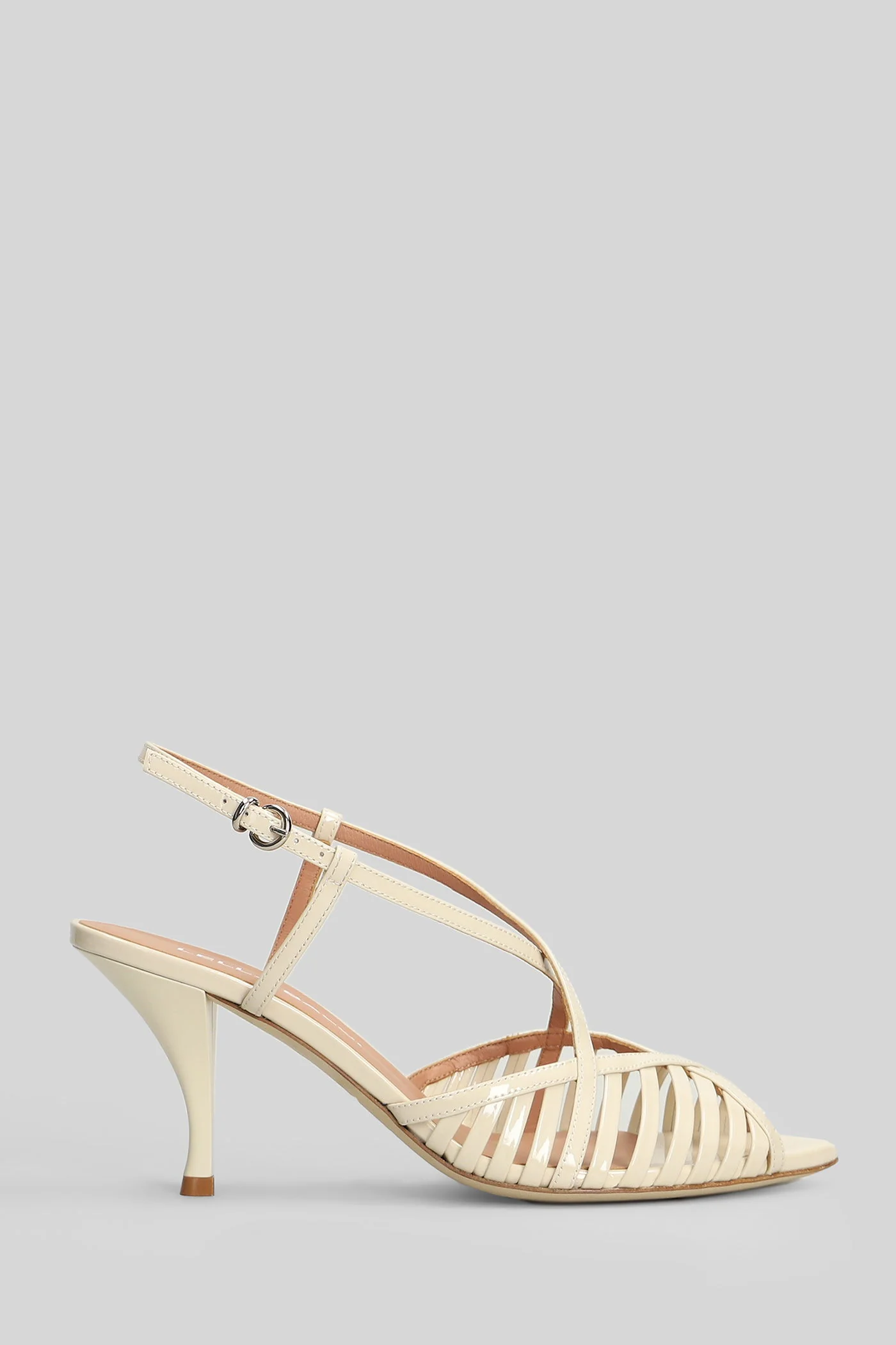 Sandals in beige patent leather - Image 6