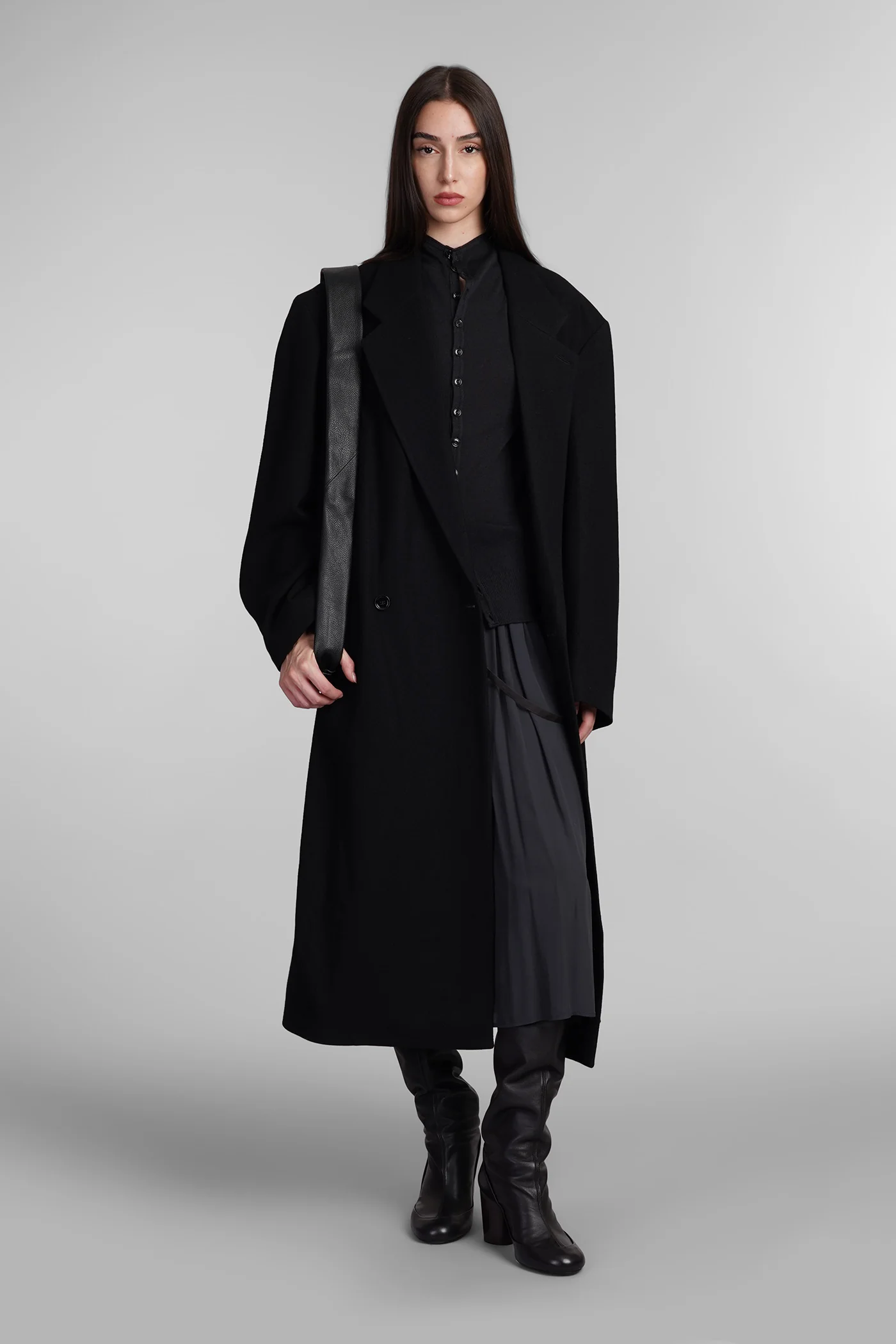 Coat in black wool - Image 2