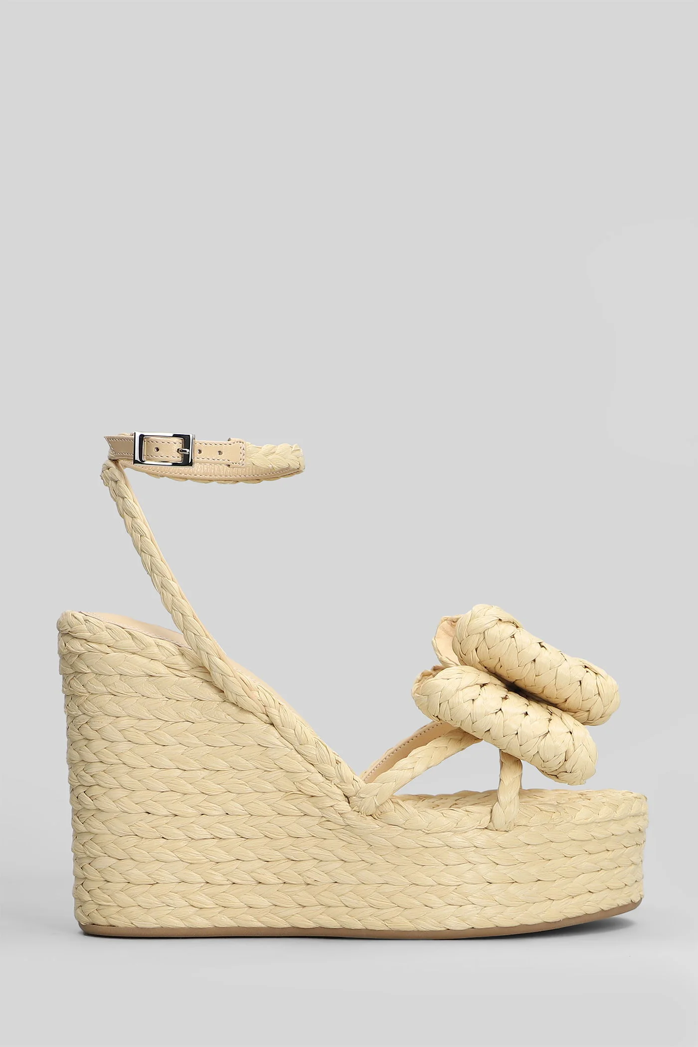 Le cadeau Sandals in beige raffia