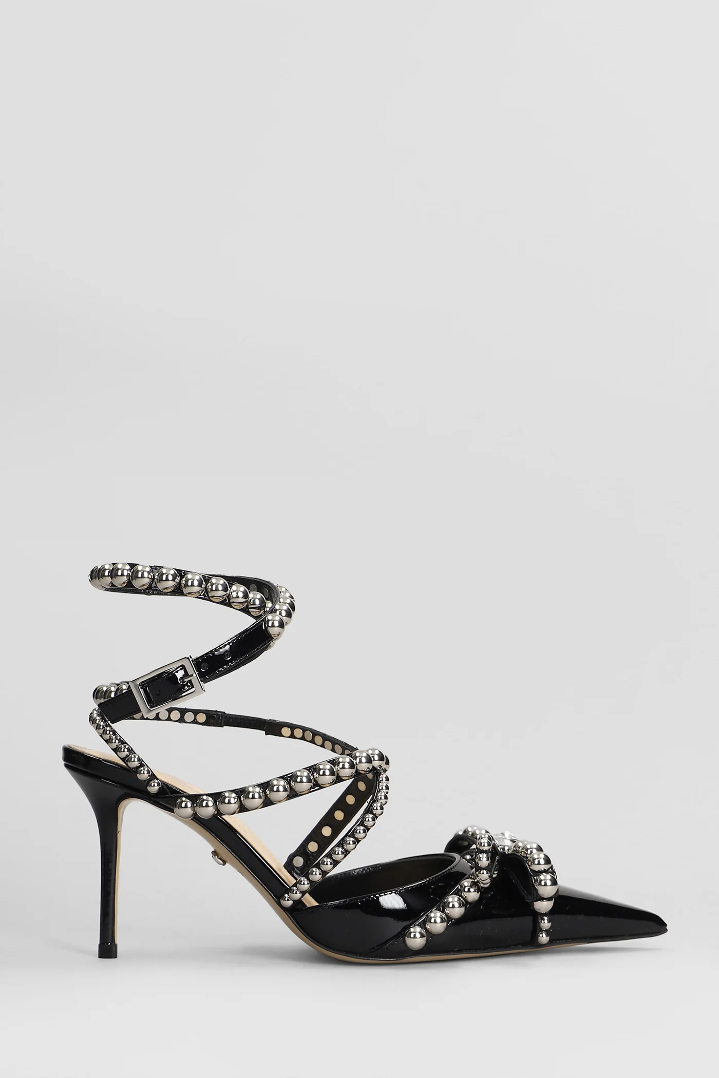 Pumps in black leather
