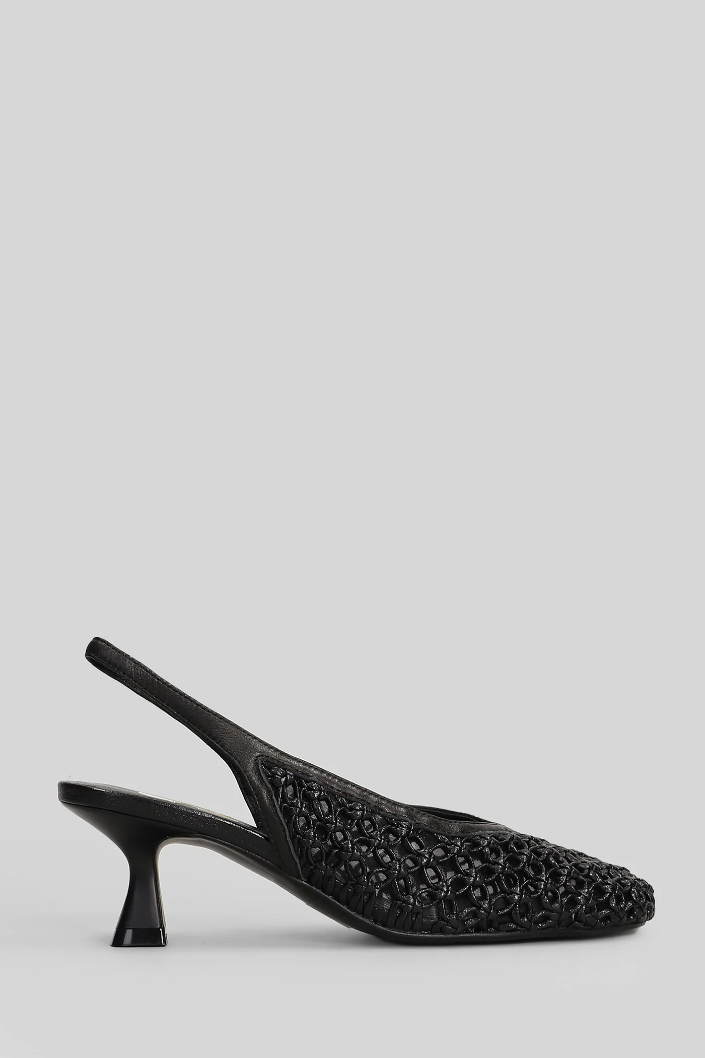 Pumps in black leather