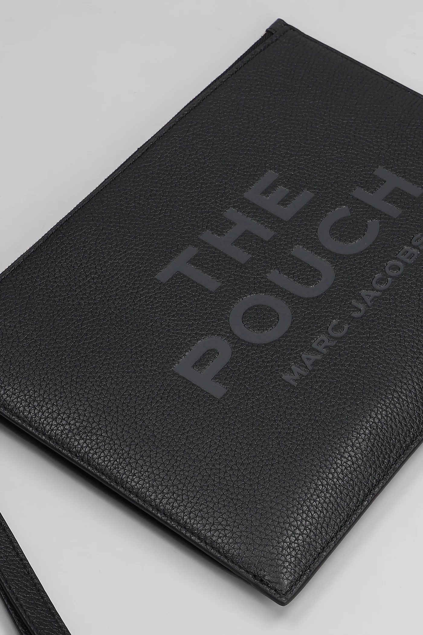 The large pouch Clutch in black leather - Image 4