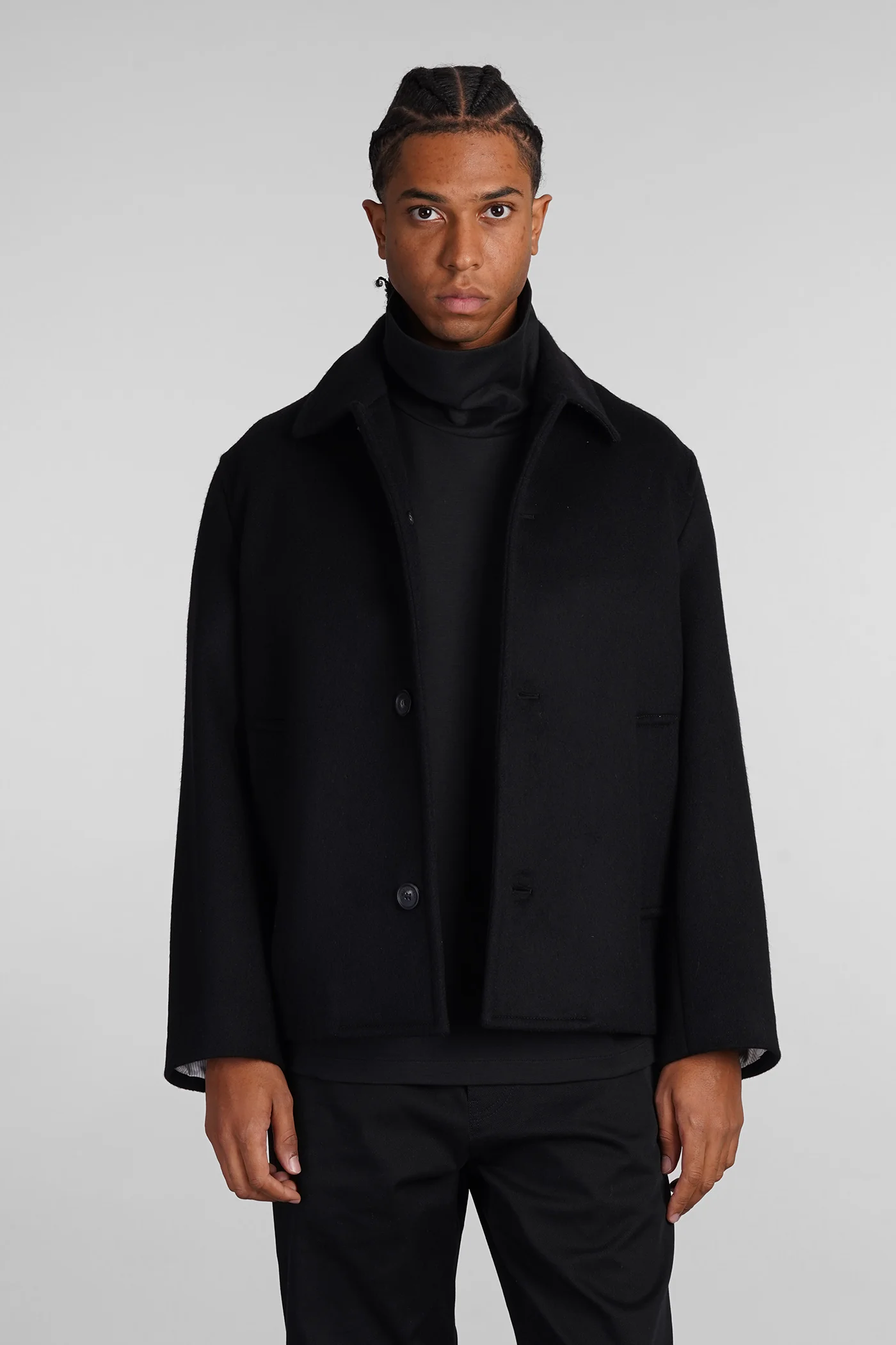 Coat in black wool
