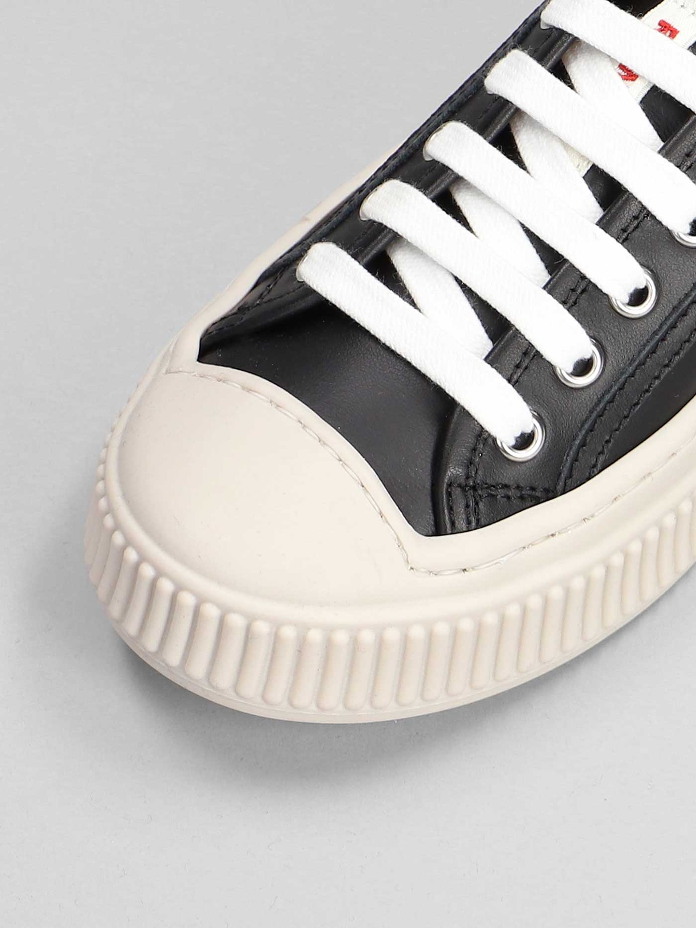 Sneakers in black leather - Image 5