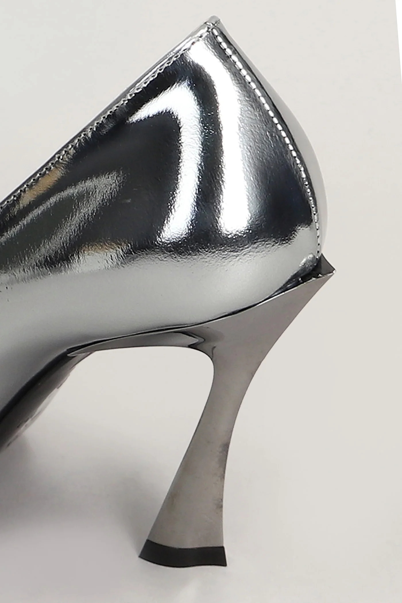 Pumps in silver leather - Image 5