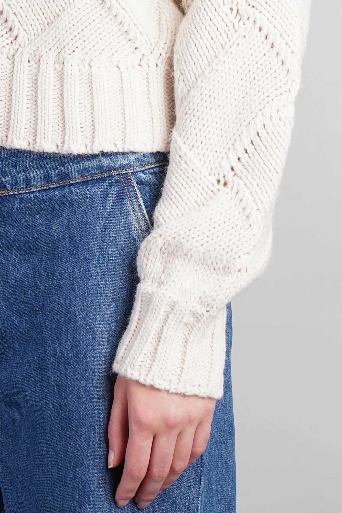 Trigger Knitwear in beige acrylic - Image 5