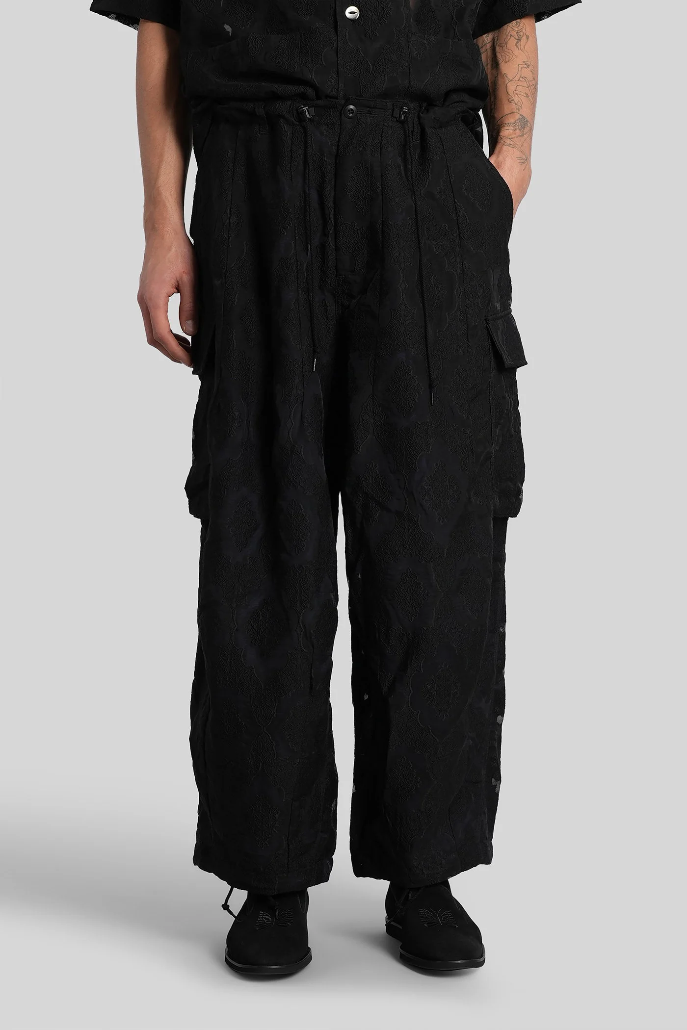 Pants in black wool