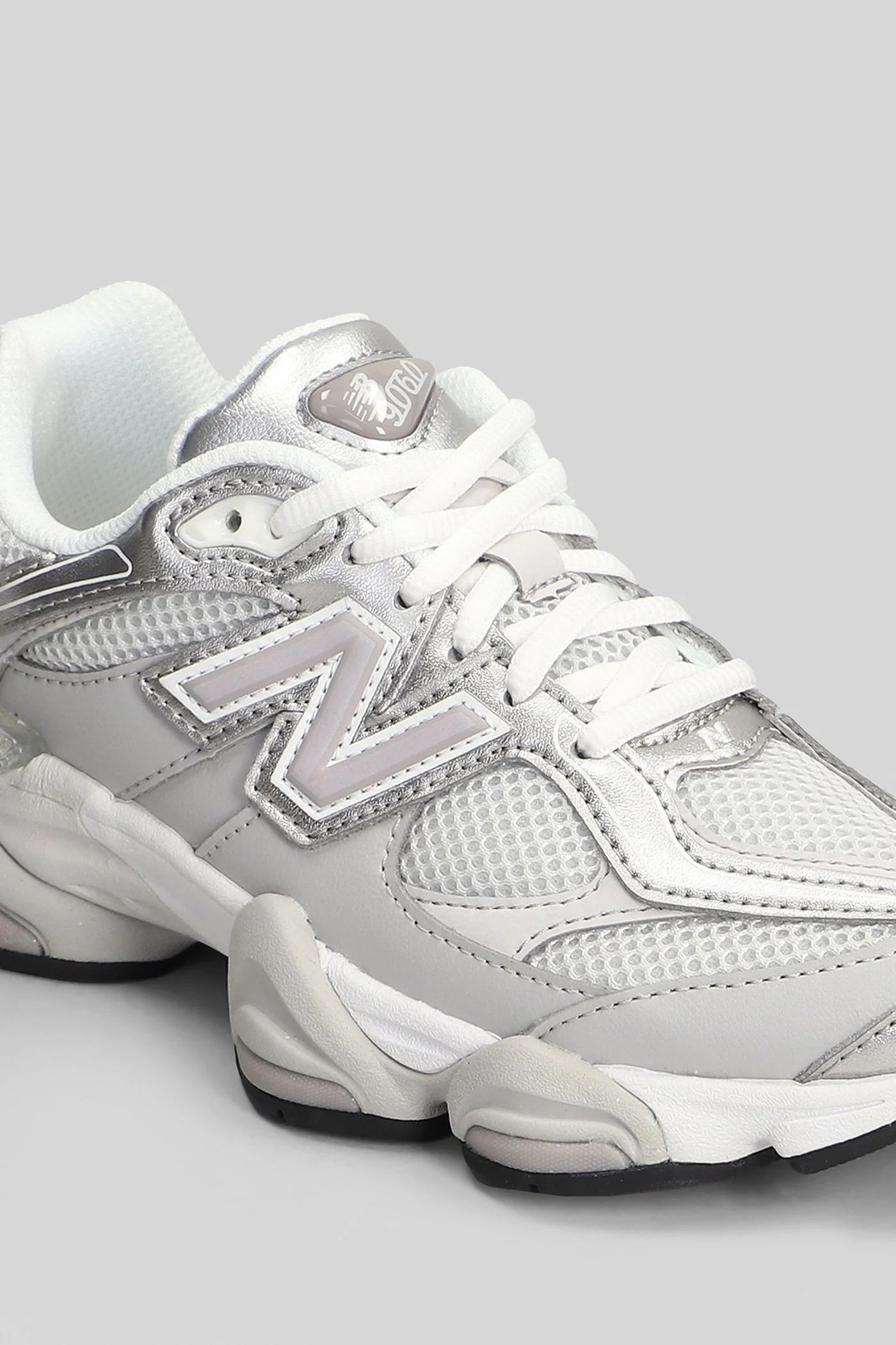 9060 Sneakers in grey leather and fabric - Image 5