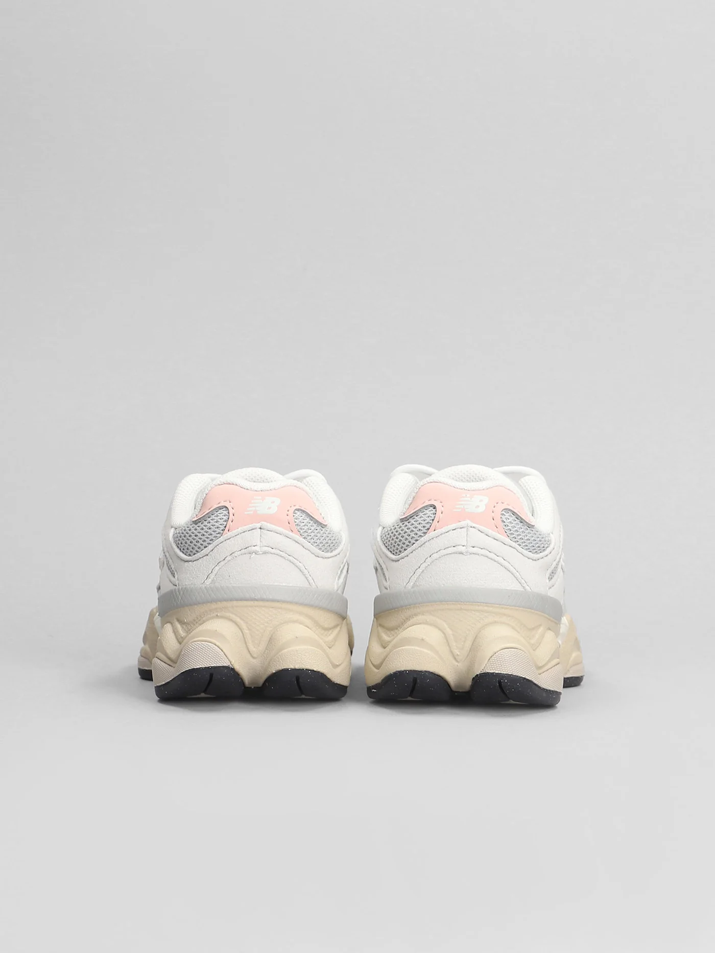9060 Sneakers in grey Suede and fabric - Image 4