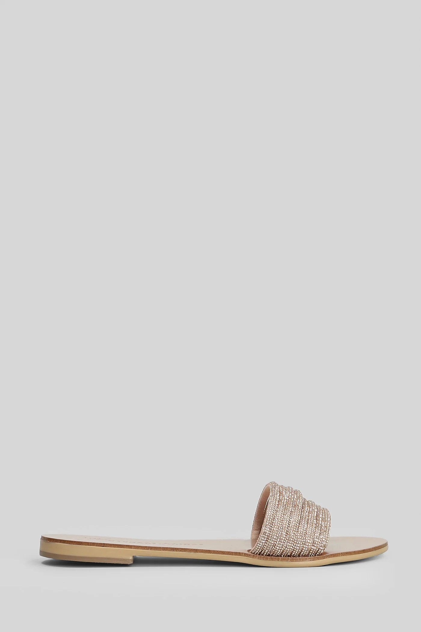 Flat sandal-slipper in powder leather