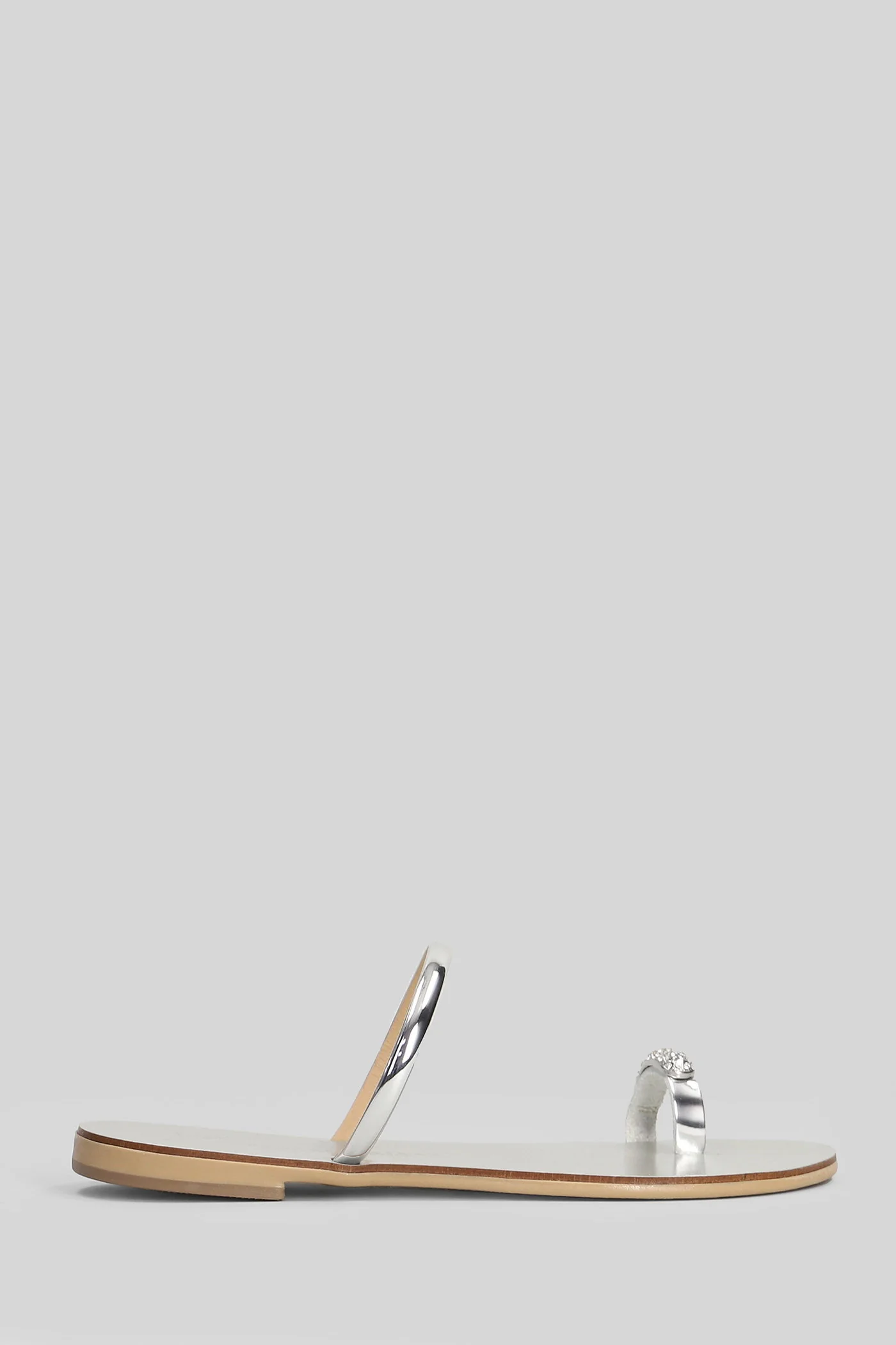 Flat sandal-slipper in silver leather