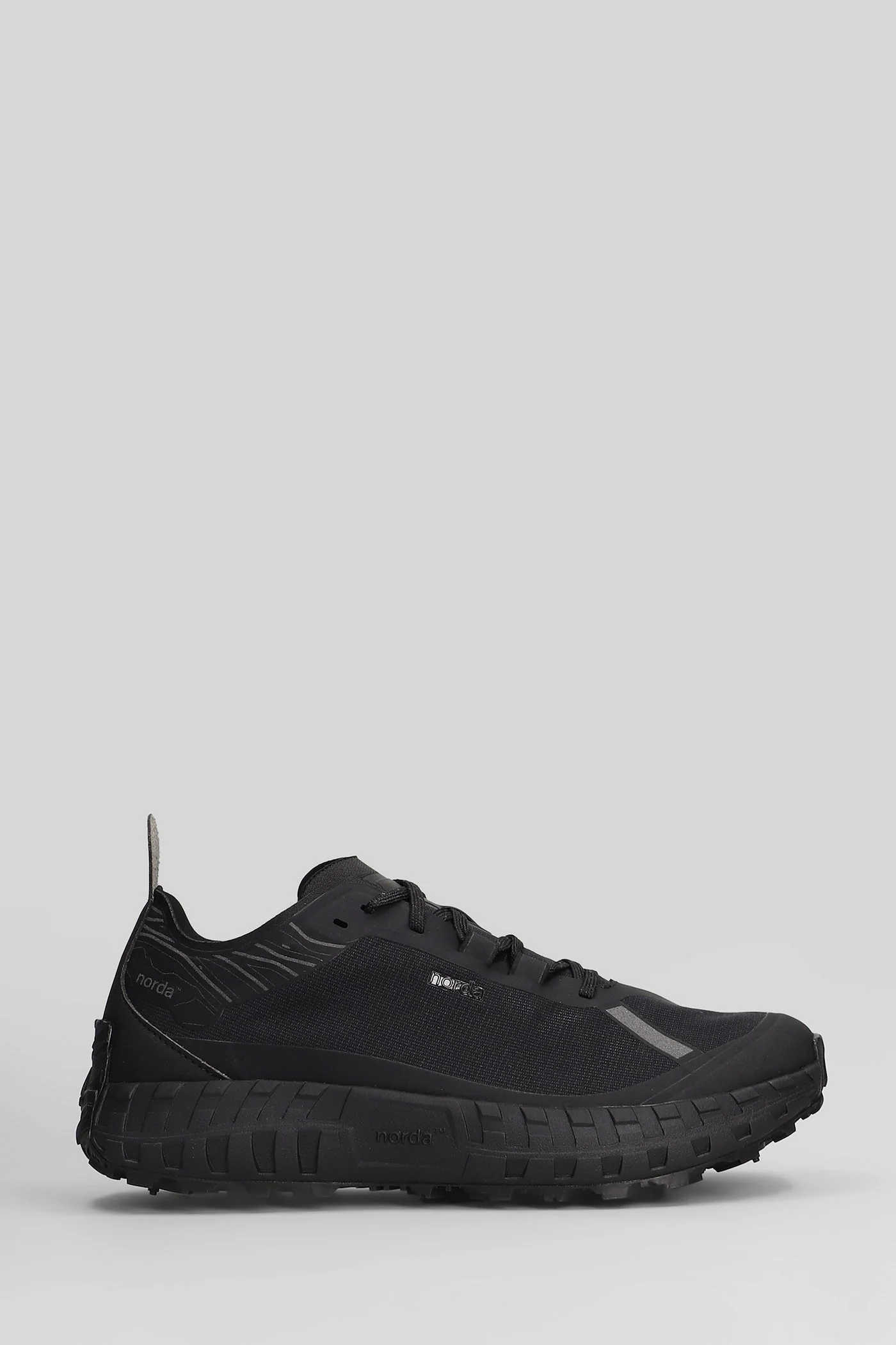 001A Sneakers in black Polyethylene