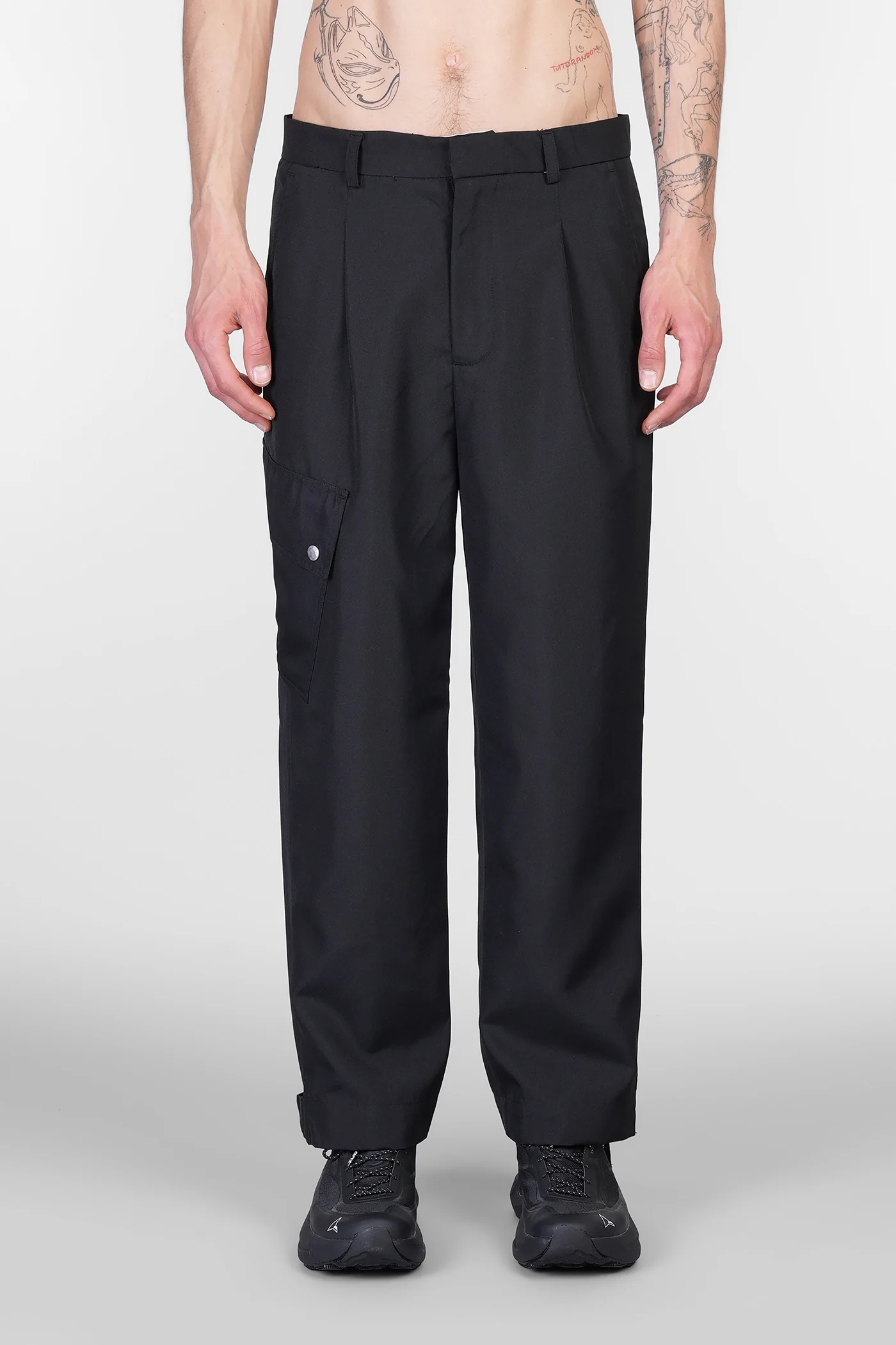 Pants in black polyester