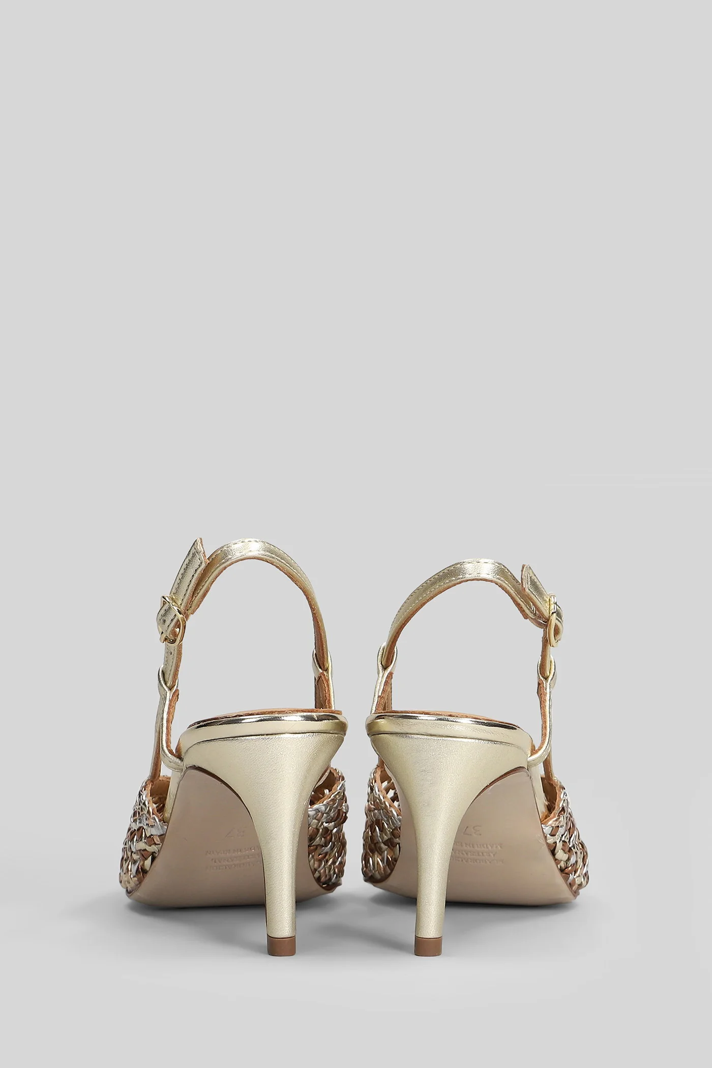 Pumps in platinum leather - Image 4