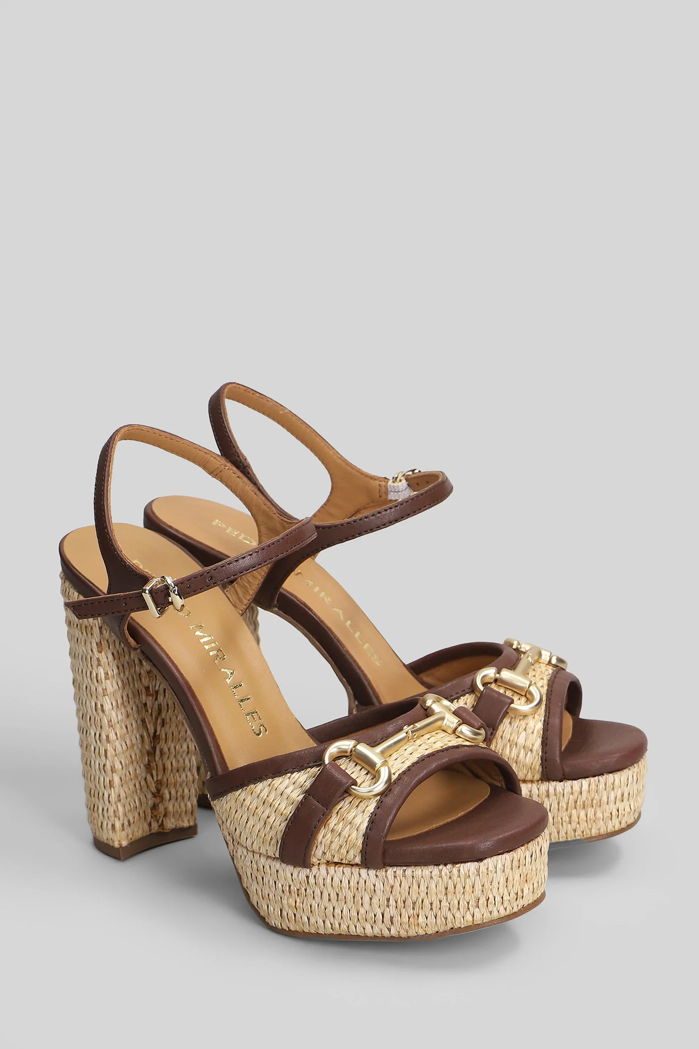 Sandals in beige leather - Image 2