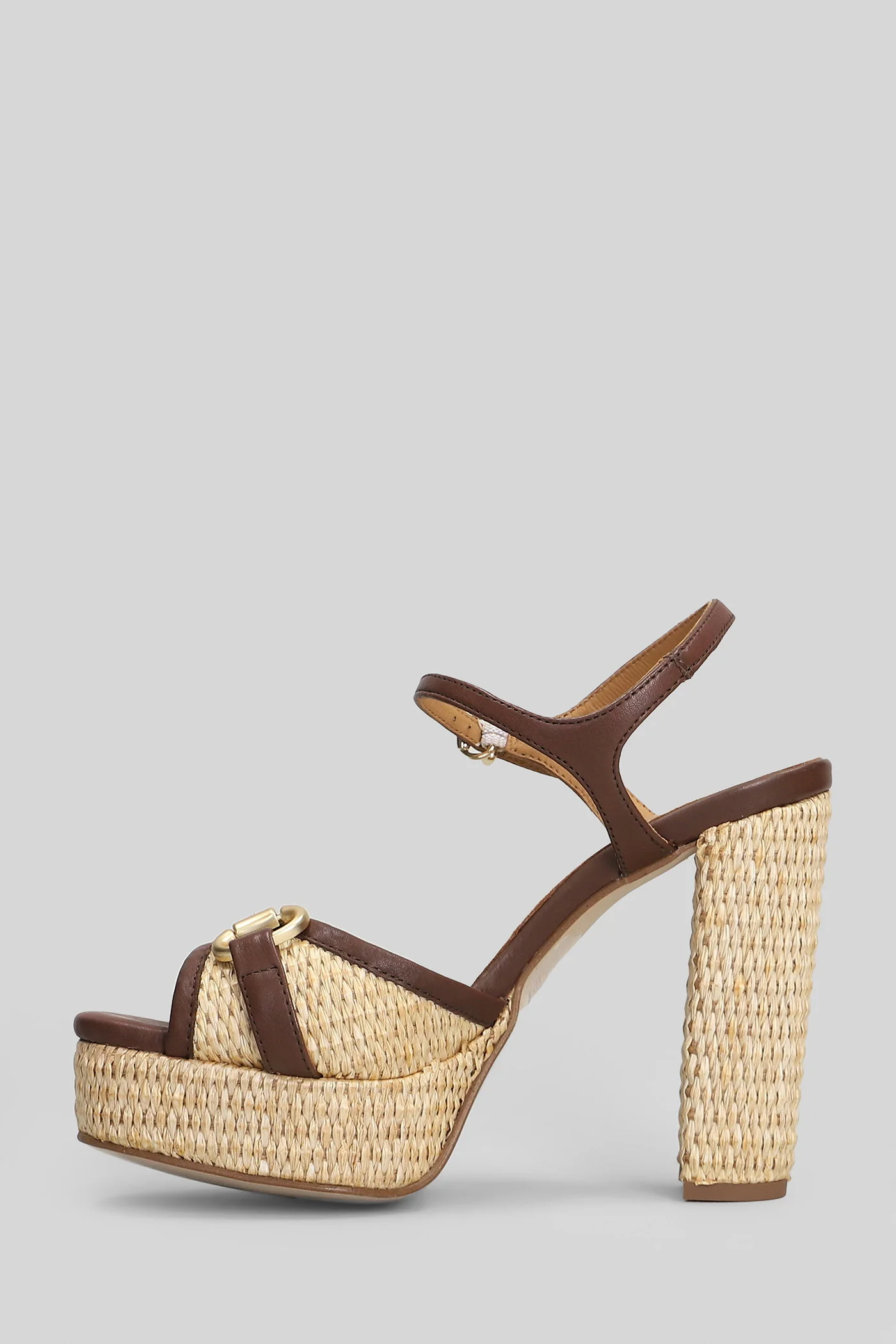 Sandals in beige leather - Image 3