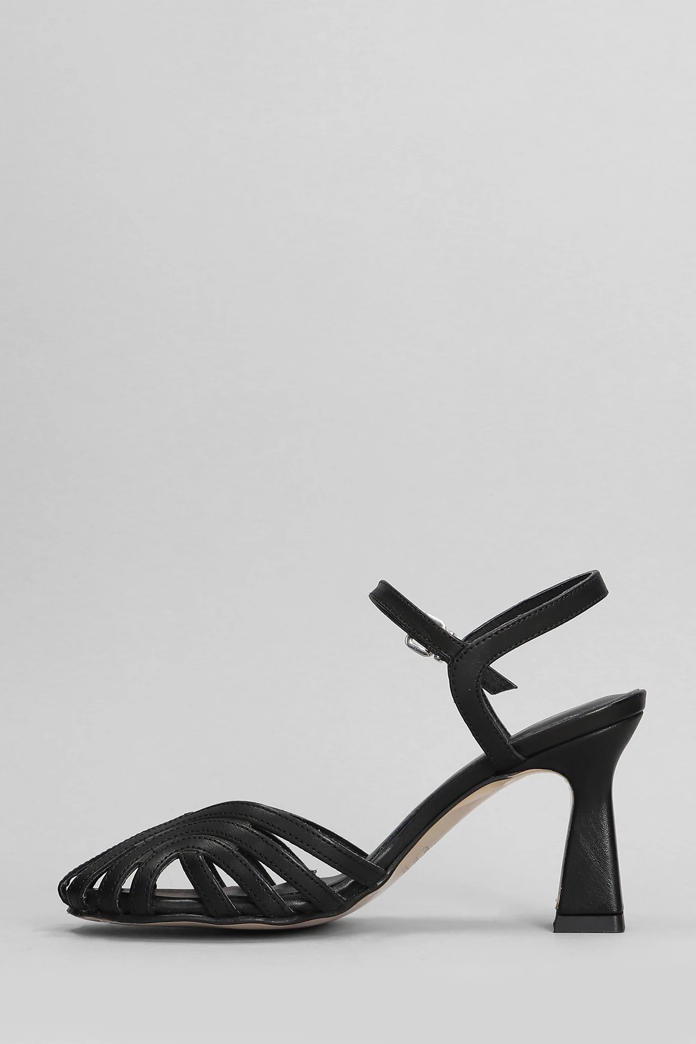 Sandals in black leather - Image 3