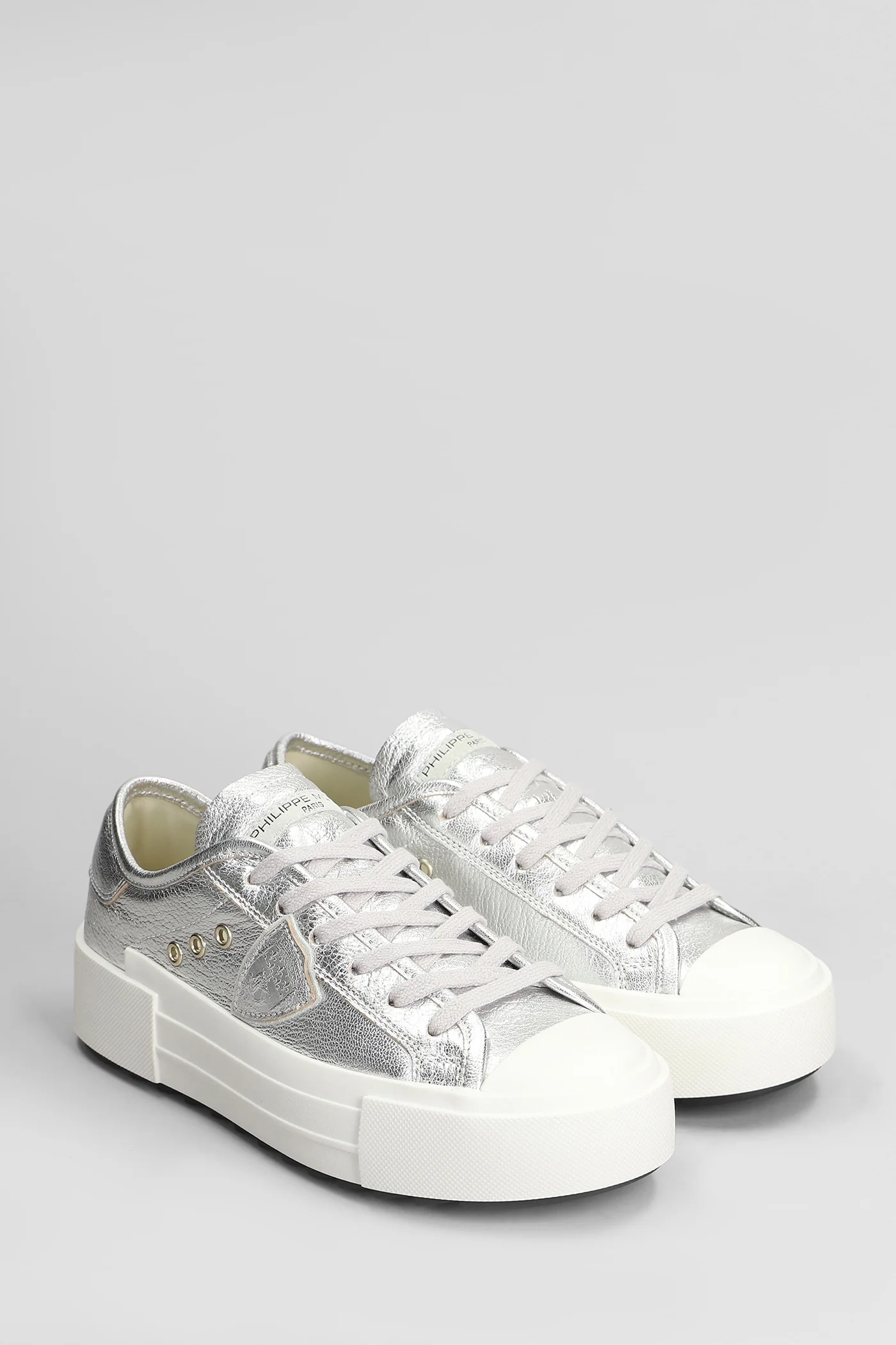 Paris Haute Low Sneakers in silver leather - Image 2
