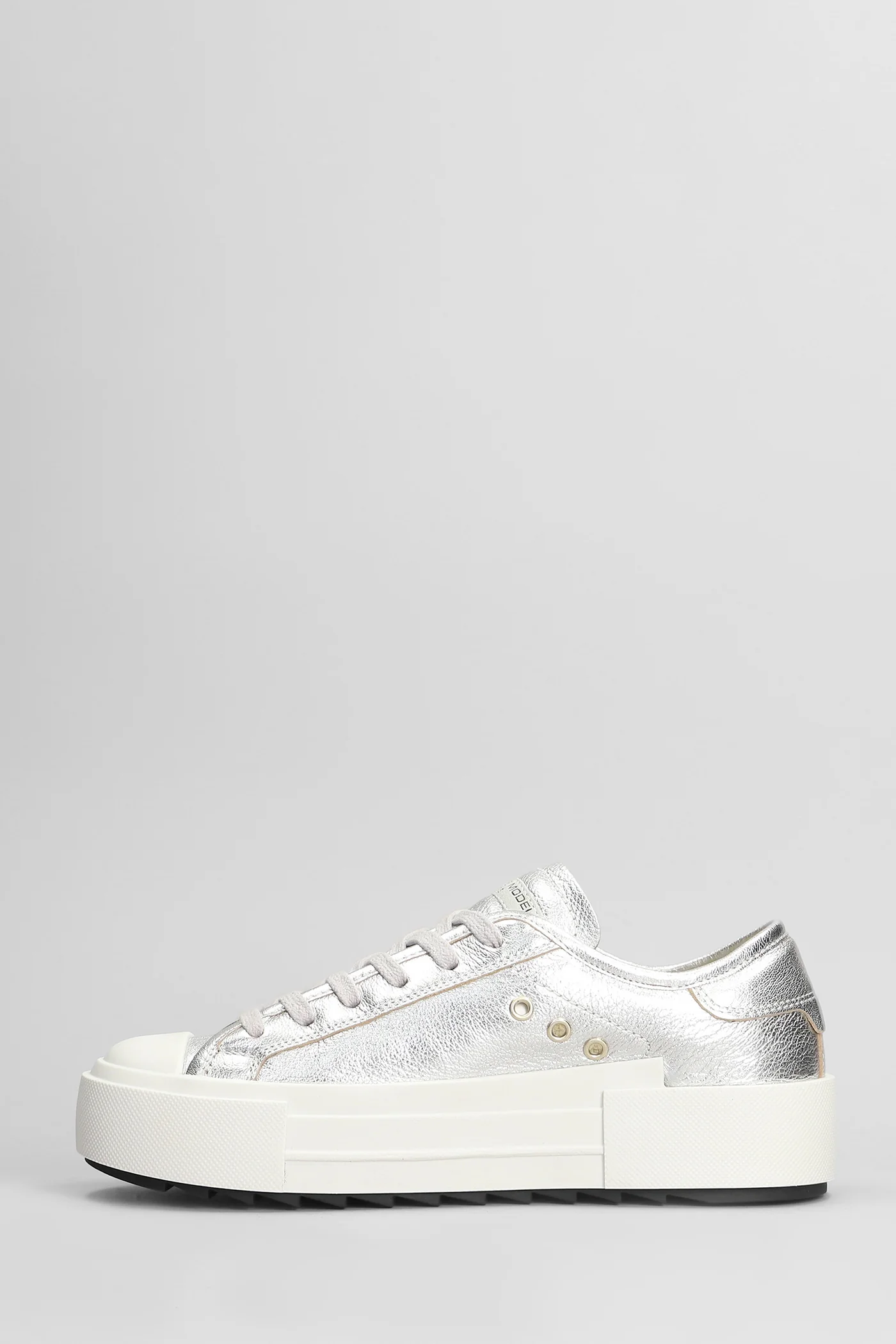 Paris Haute Low Sneakers in silver leather - Image 3