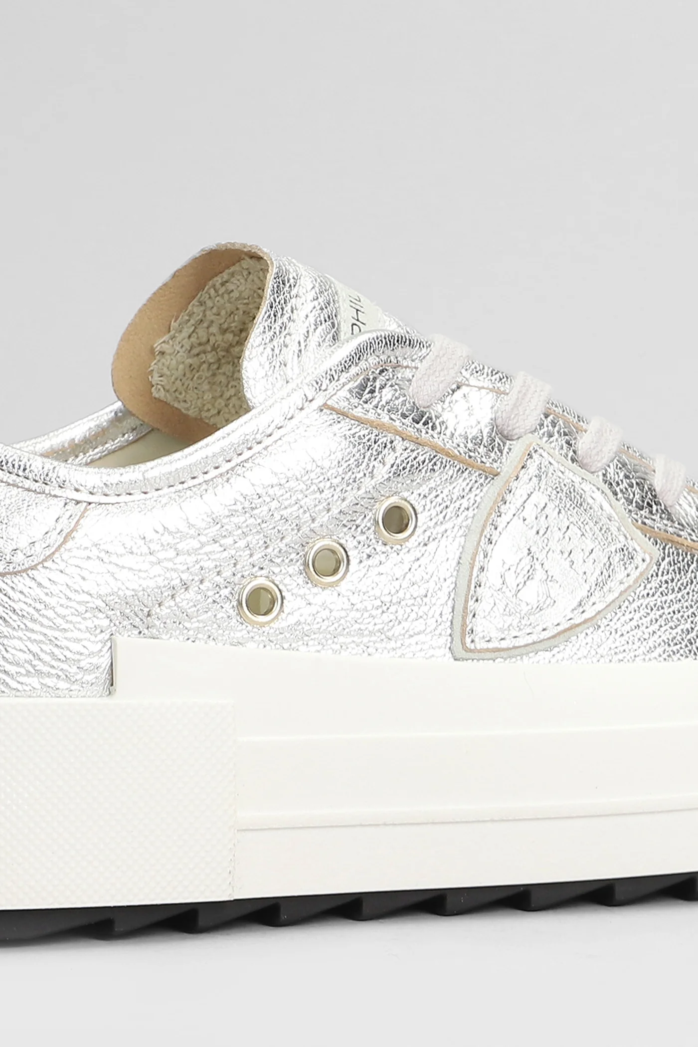 Paris Haute Low Sneakers in silver leather - Image 5