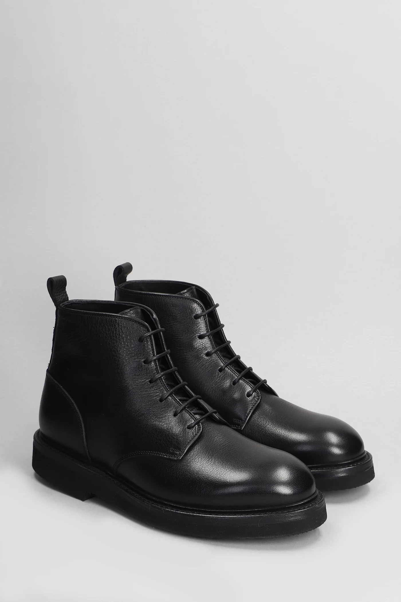 Lace up shoes in black leather - Image 2