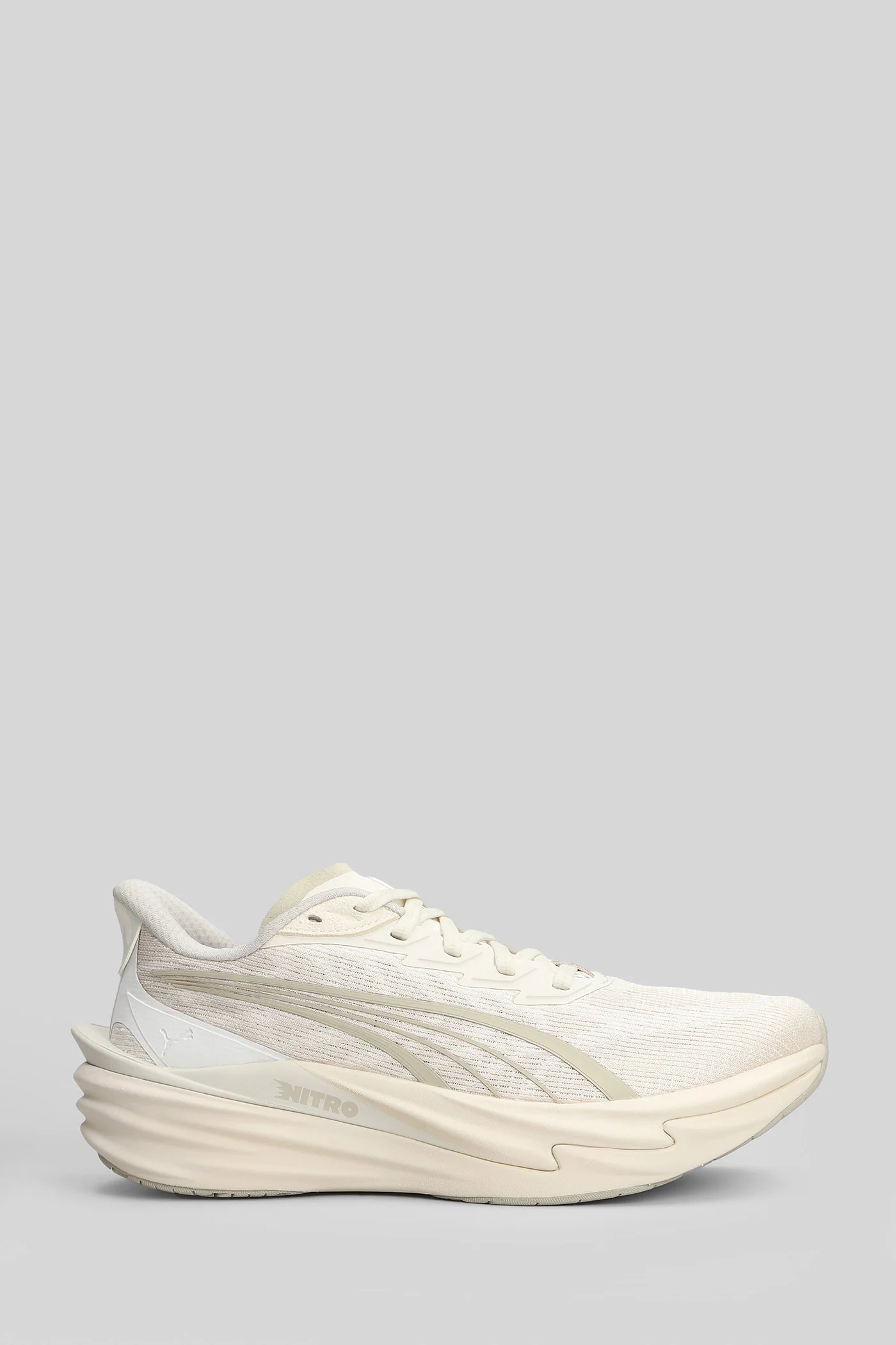 Deviate Nitro 4 Sneakers in white fabric