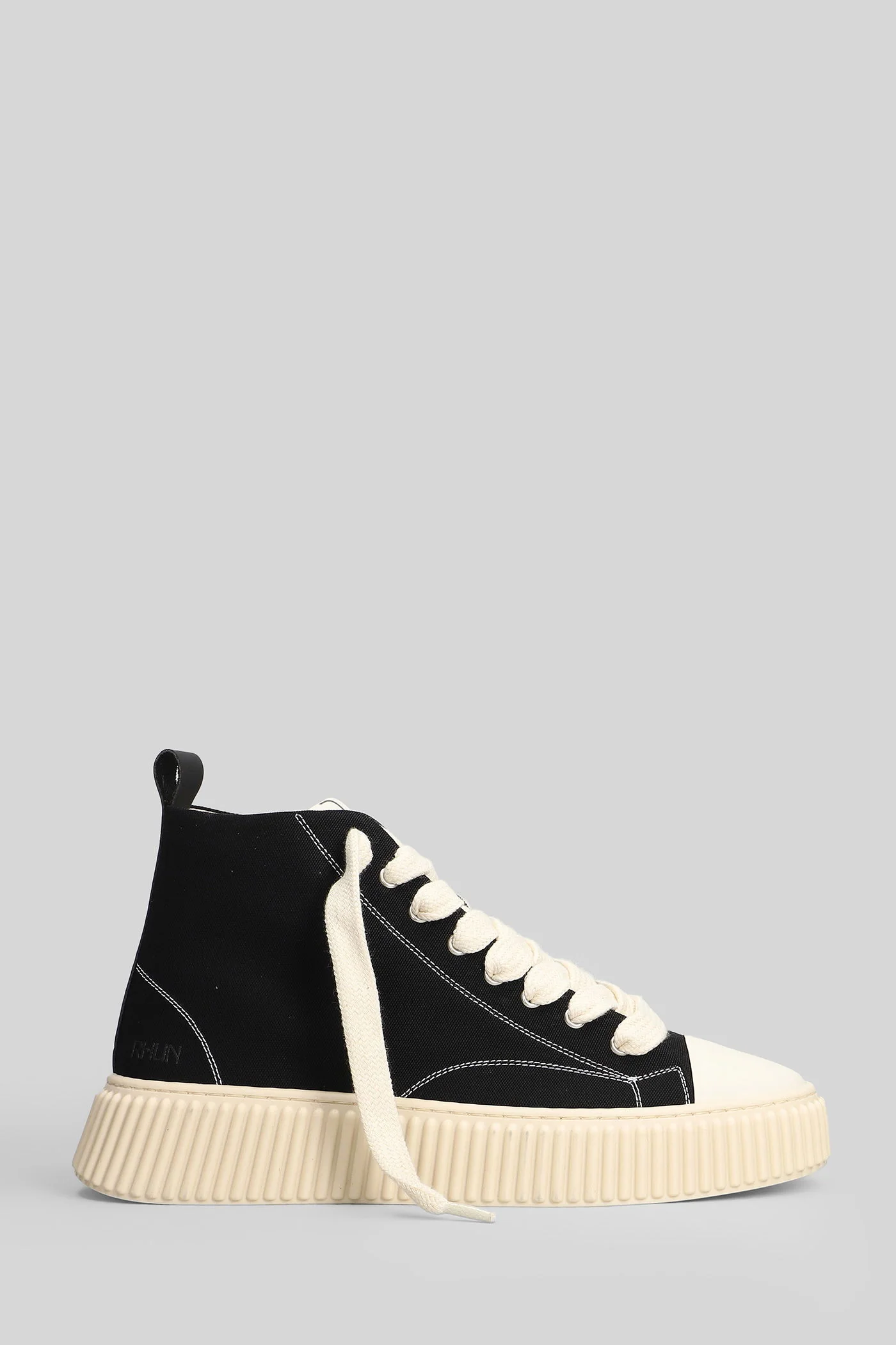 Canvas Sneakers in black canvas