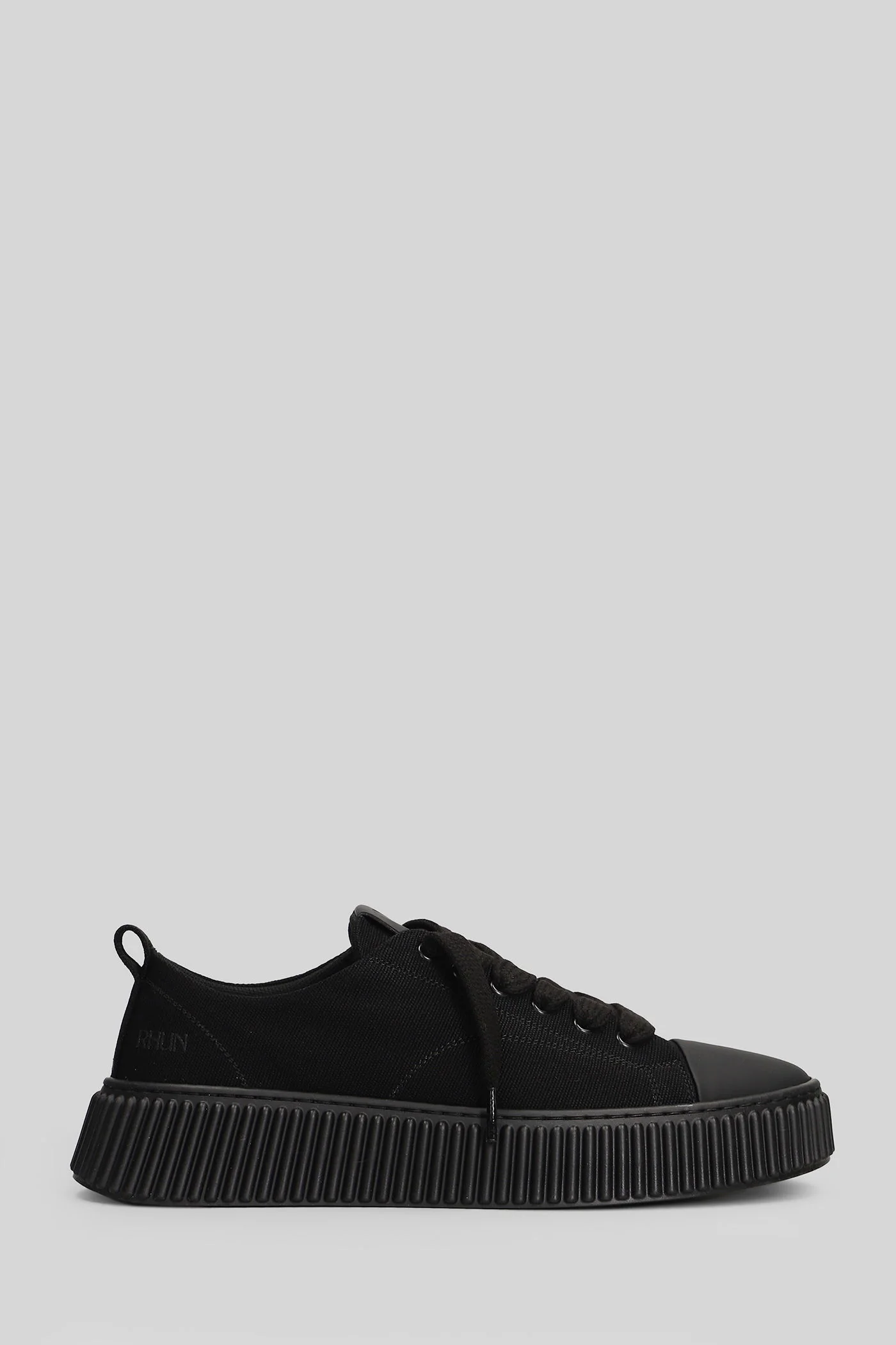 Canvas Sneakers in black canvas