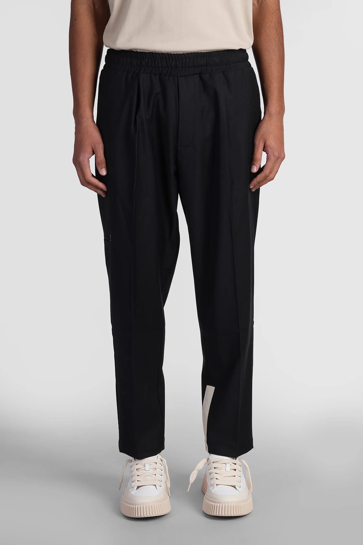 Pants in black wool
